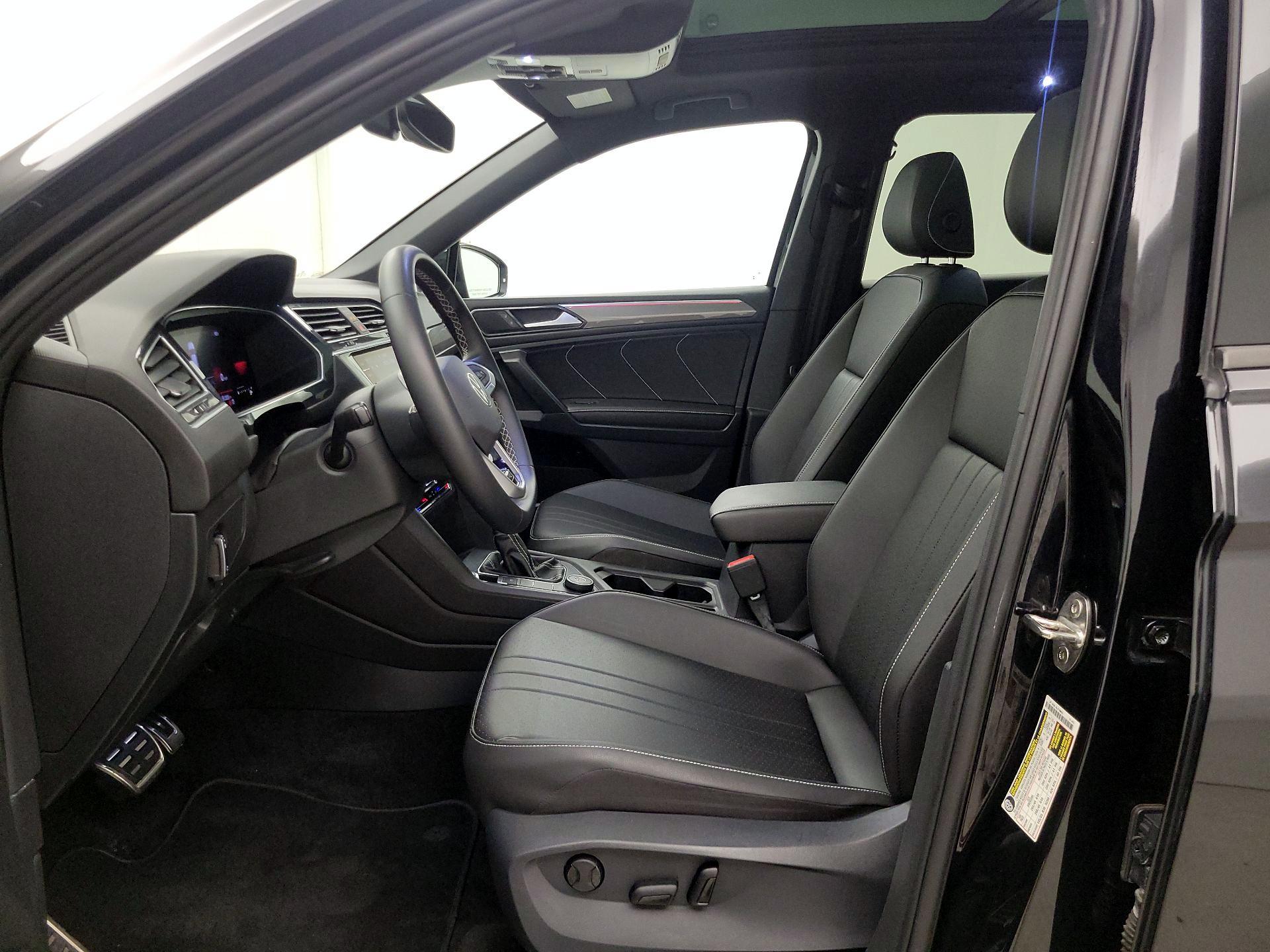 Thumbnail: 2023 Volkswagen Tiguan - 11