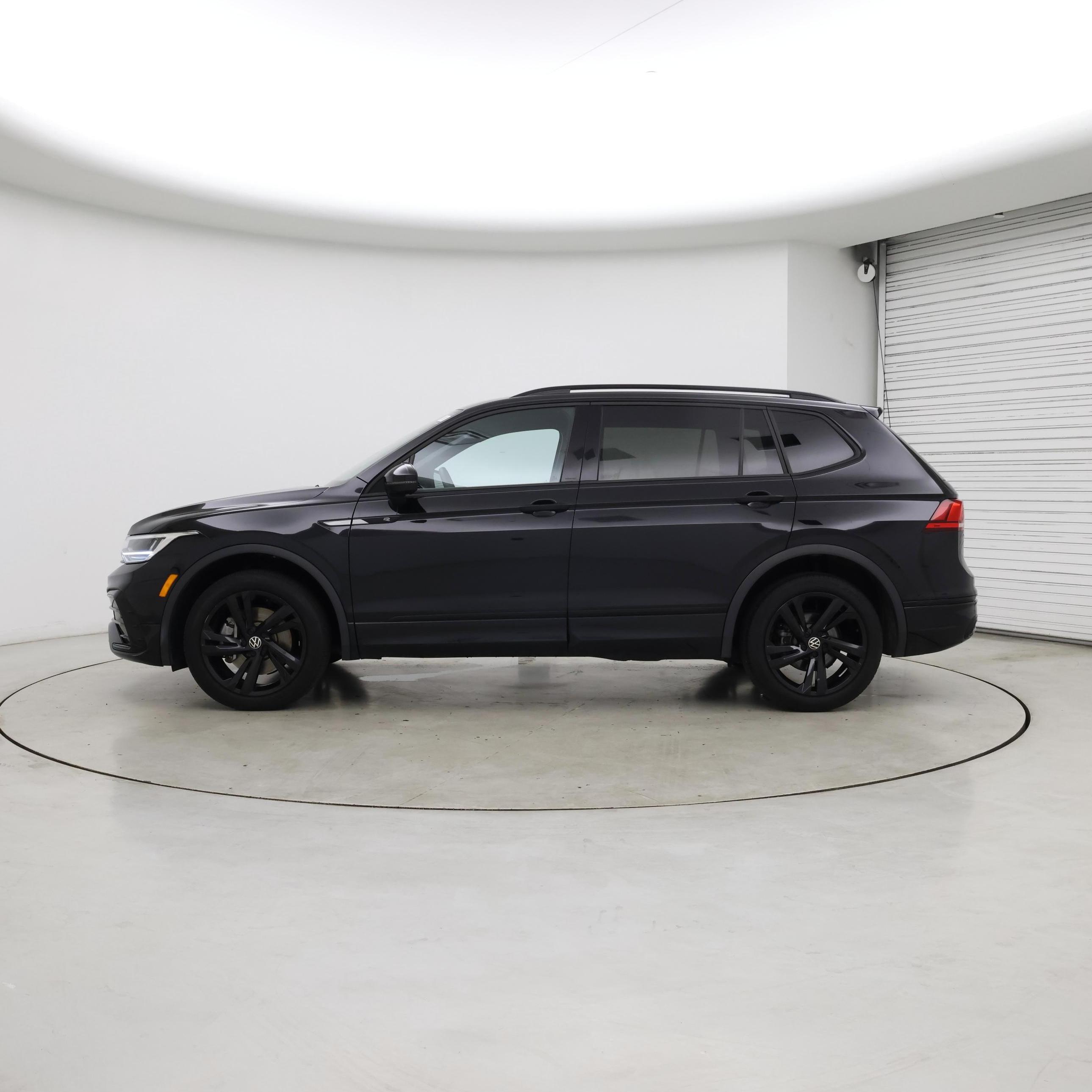 Thumbnail: 2023 Volkswagen Tiguan - 3