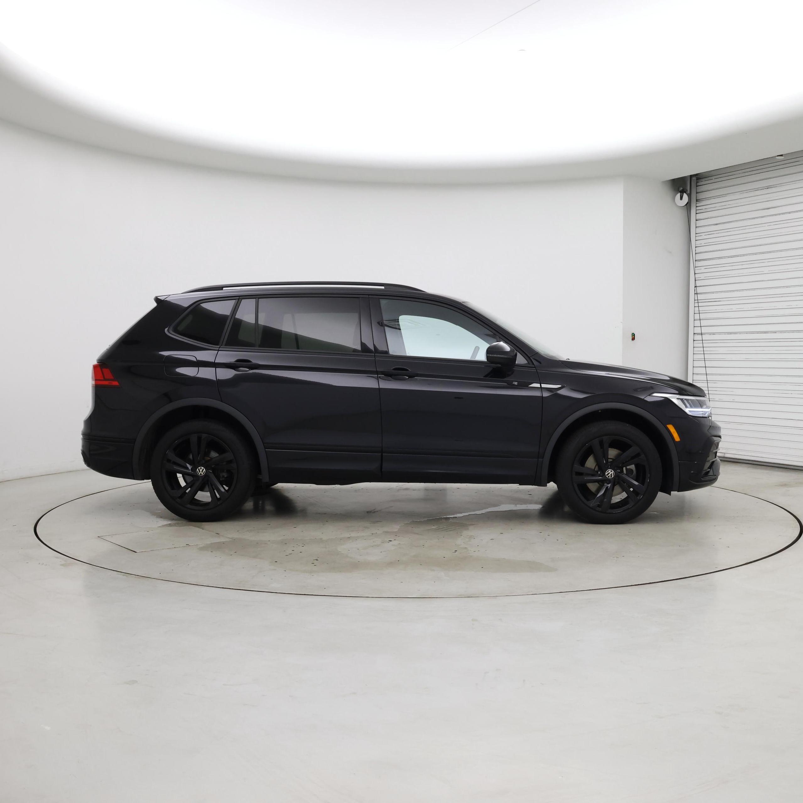 Thumbnail: 2023 Volkswagen Tiguan - 7