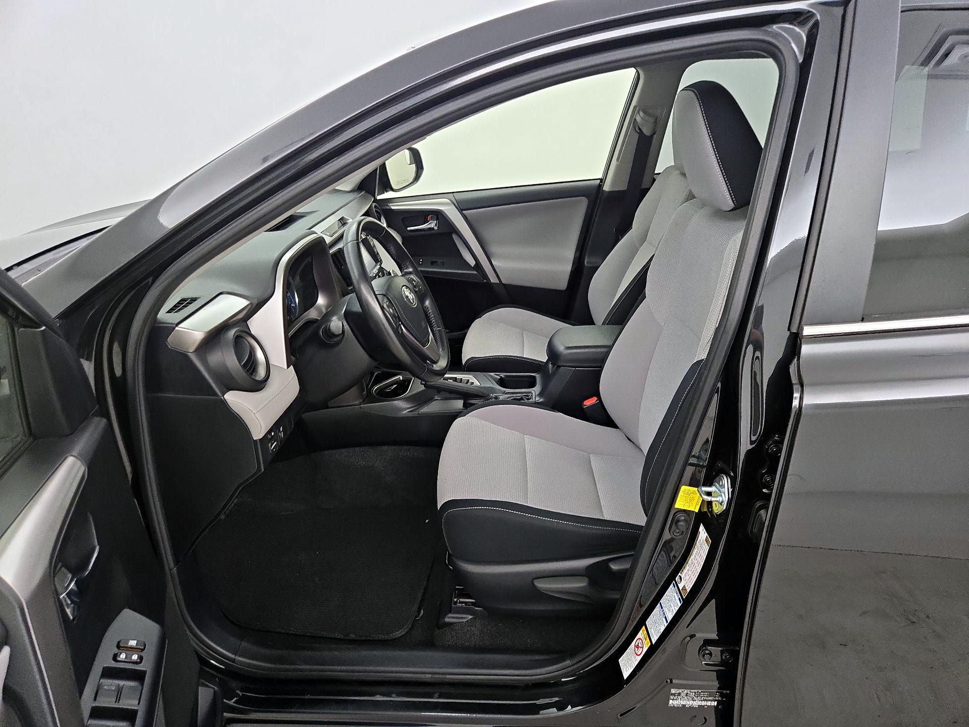 Thumbnail: 2016 Toyota RAV4 - 11