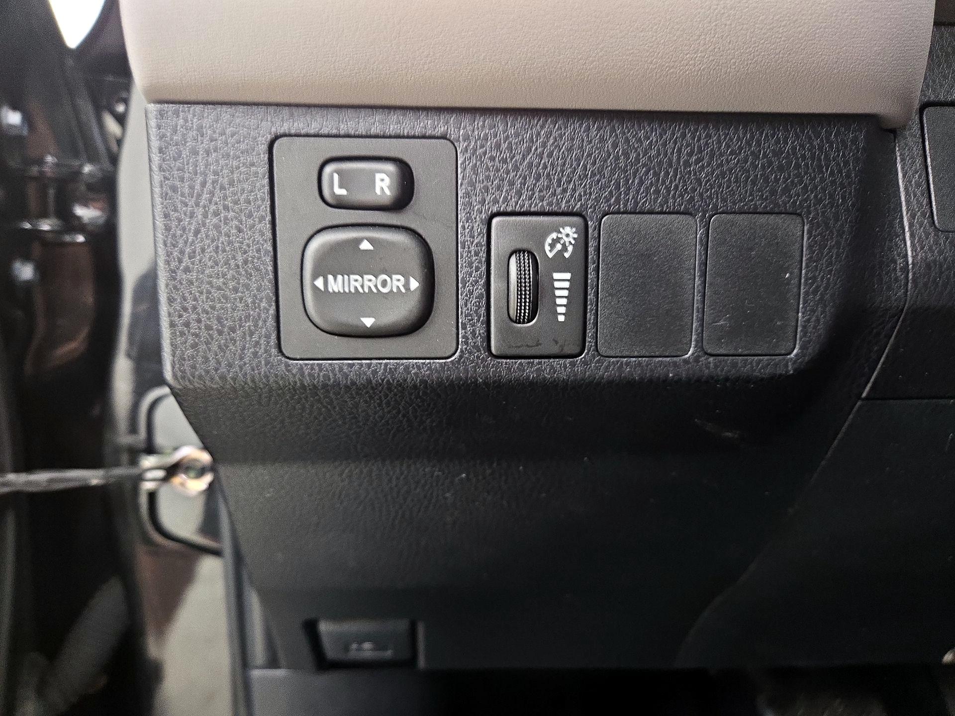 Thumbnail: 2016 Toyota RAV4 - 13