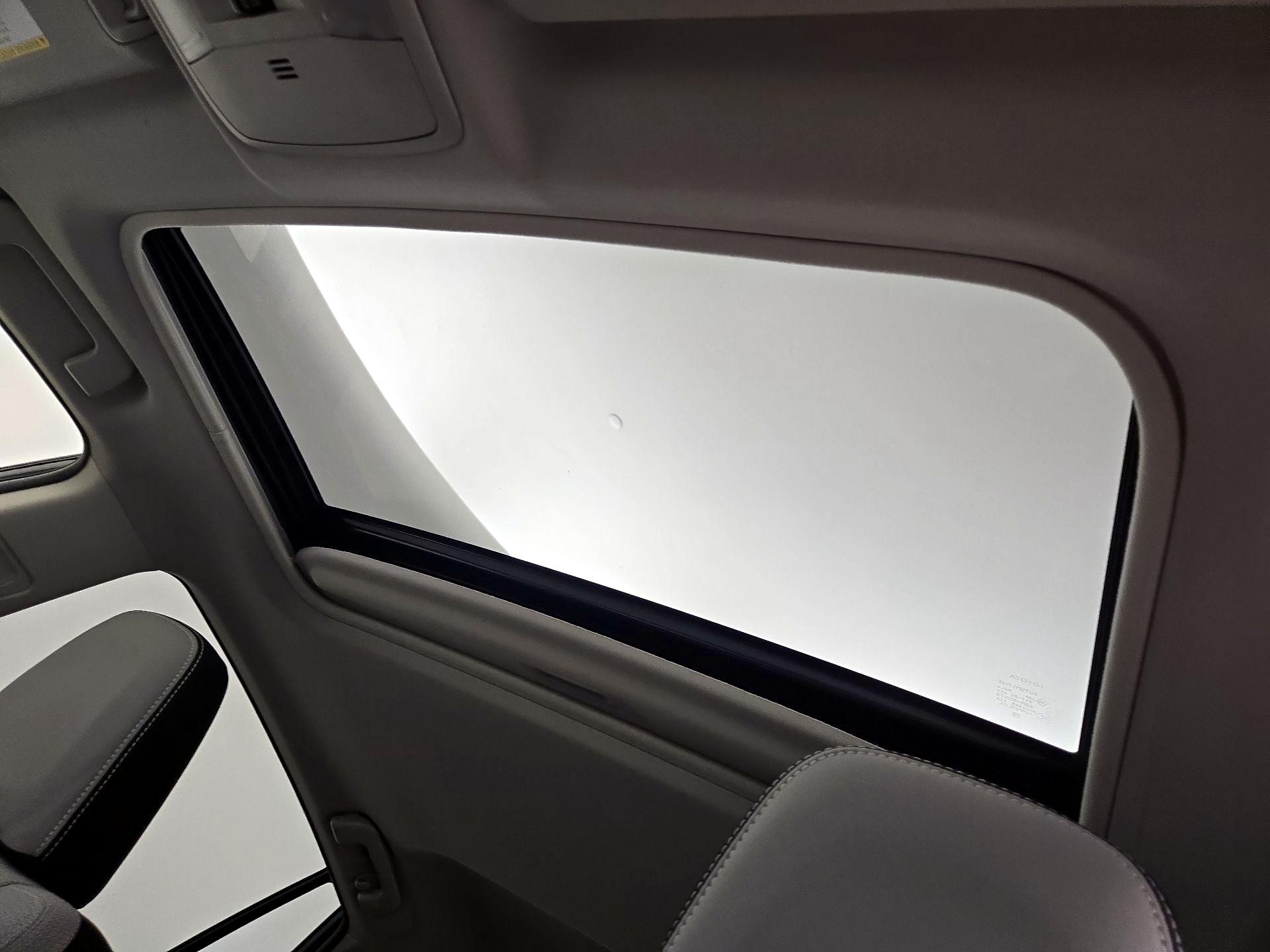 Thumbnail: 2016 Toyota RAV4 - 19