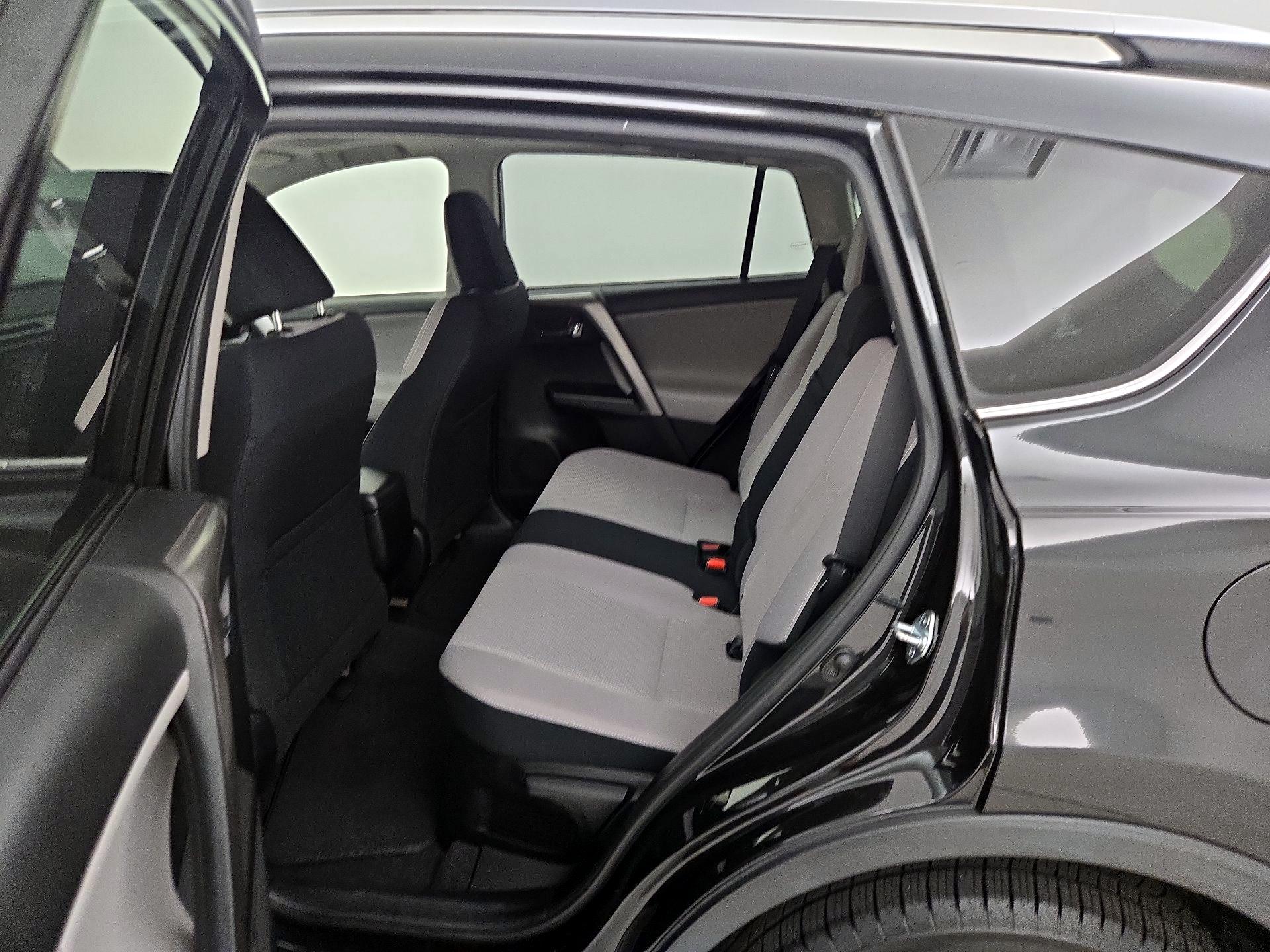 Thumbnail: 2016 Toyota RAV4 - 20