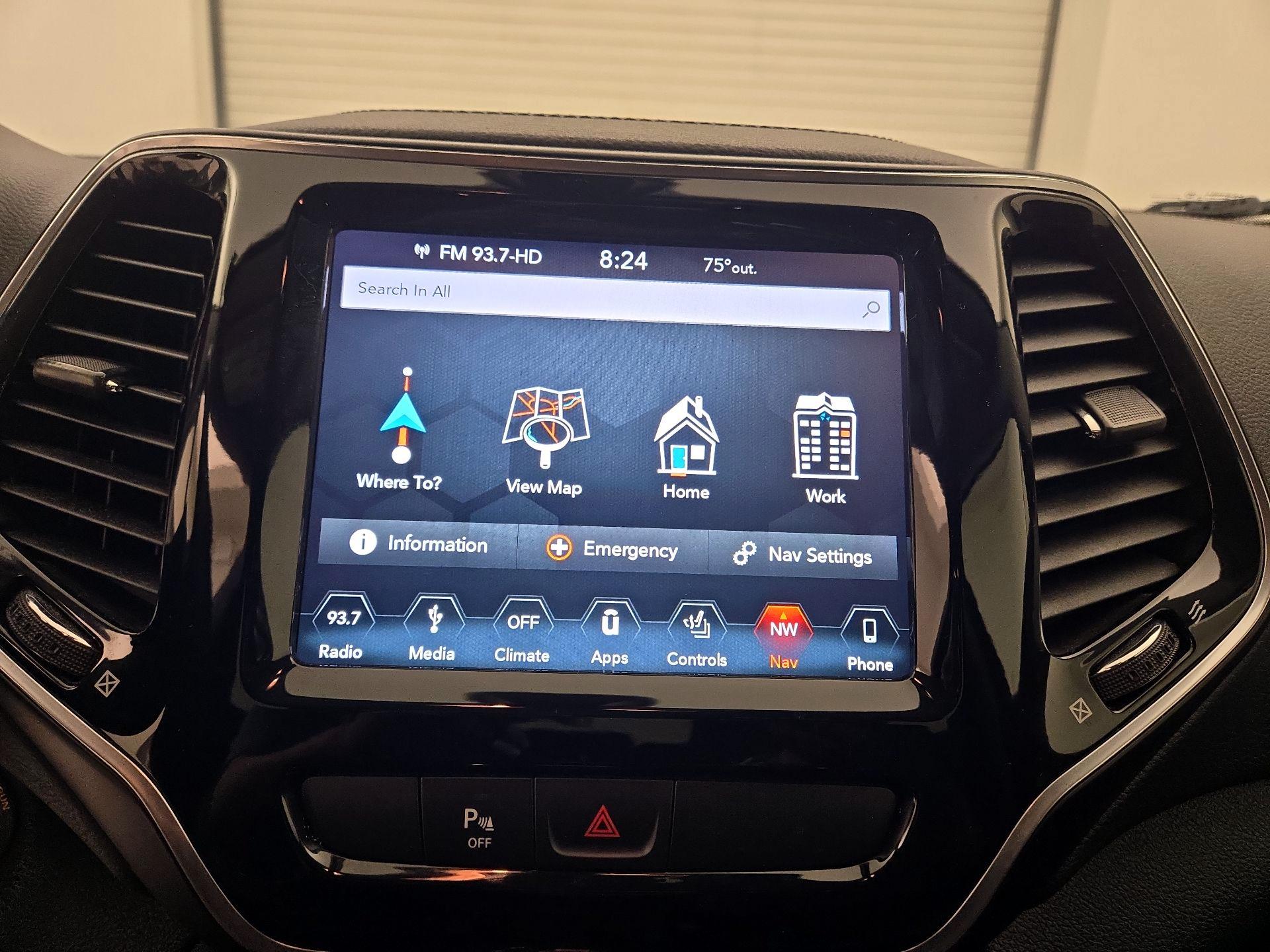 Thumbnail: 2019 Jeep Cherokee - 14