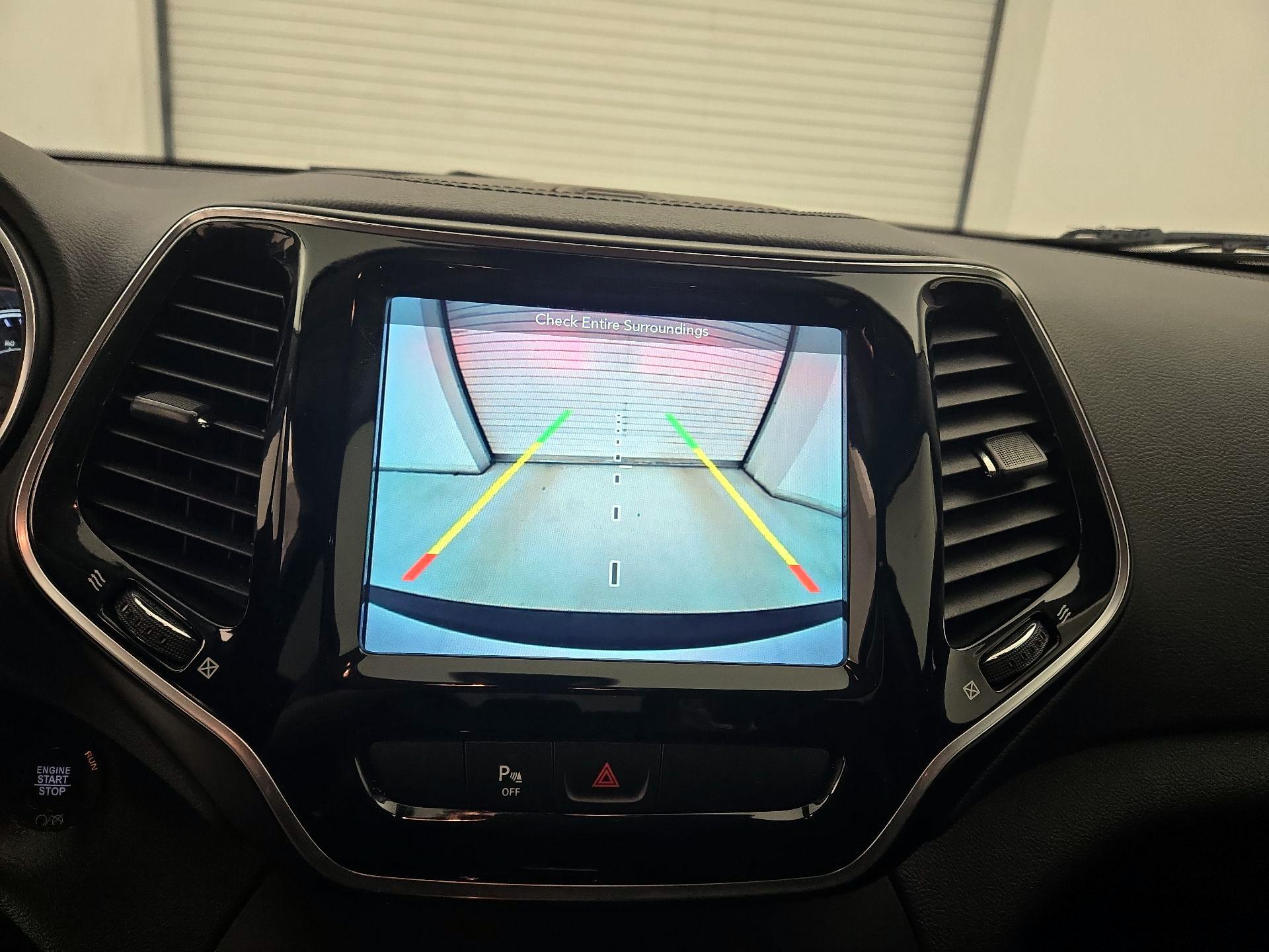 Thumbnail: 2019 Jeep Cherokee - 15