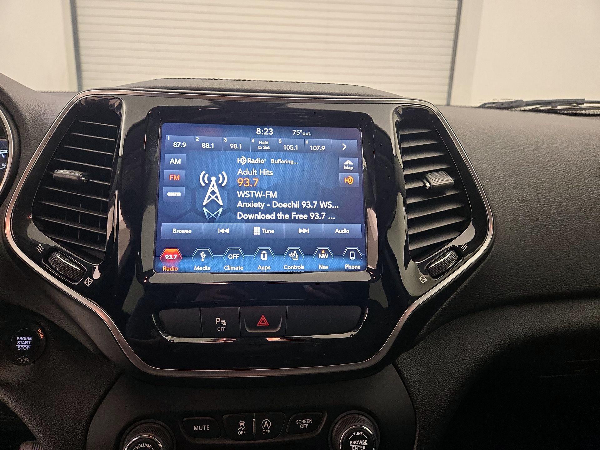 Thumbnail: 2019 Jeep Cherokee - 16