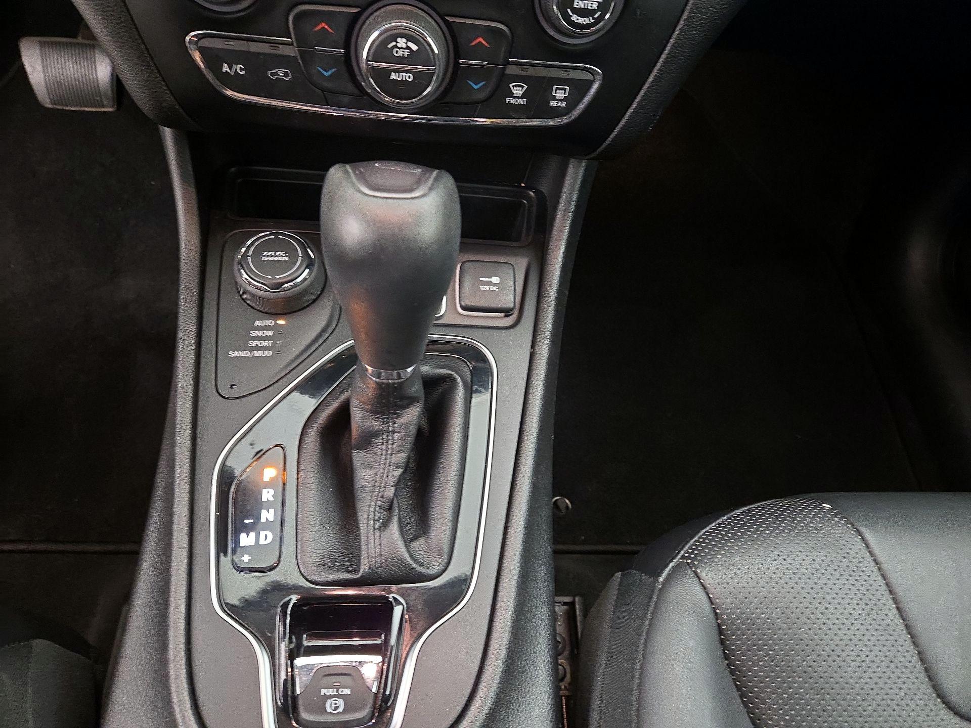 Thumbnail: 2019 Jeep Cherokee - 18