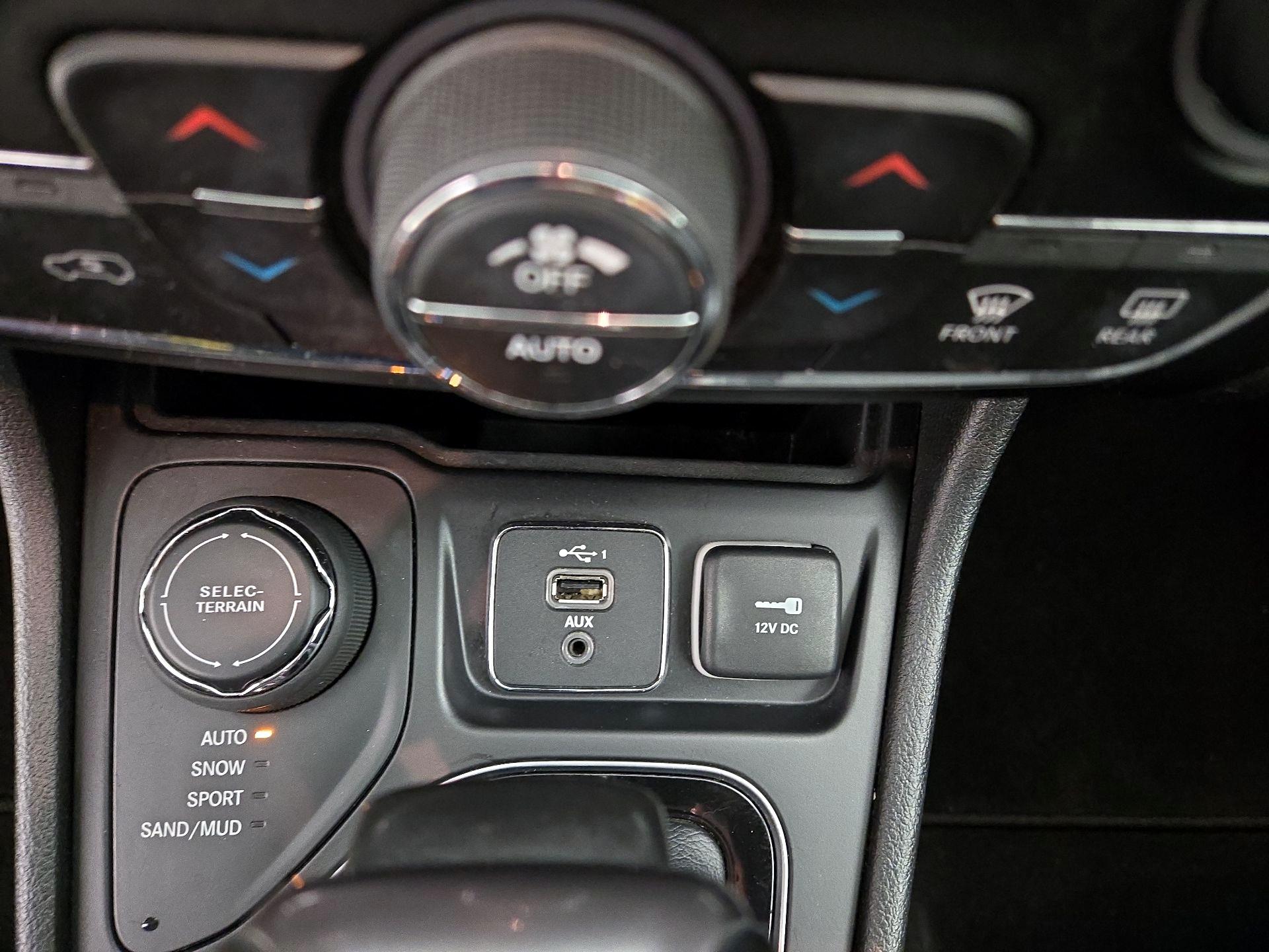 Thumbnail: 2019 Jeep Cherokee - 19
