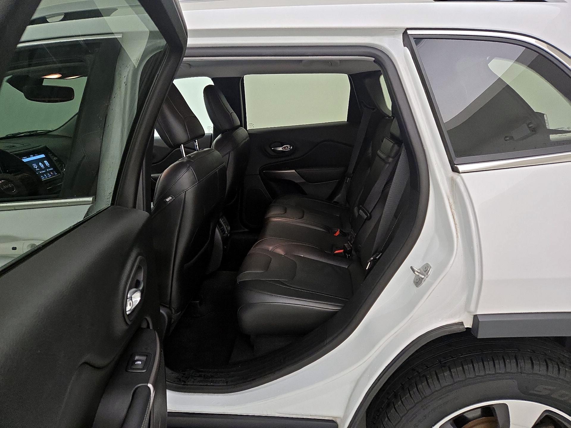 Thumbnail: 2019 Jeep Cherokee - 20