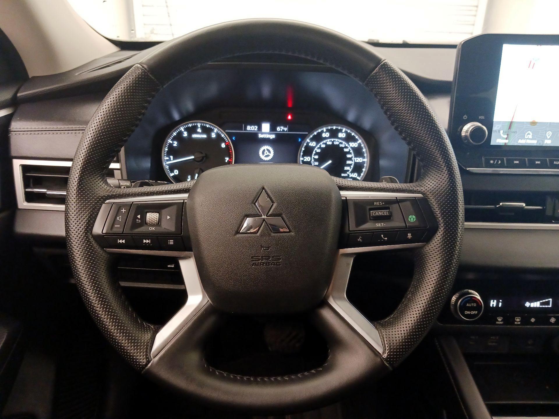 Thumbnail: 2024 Mitsubishi Outlander - 10