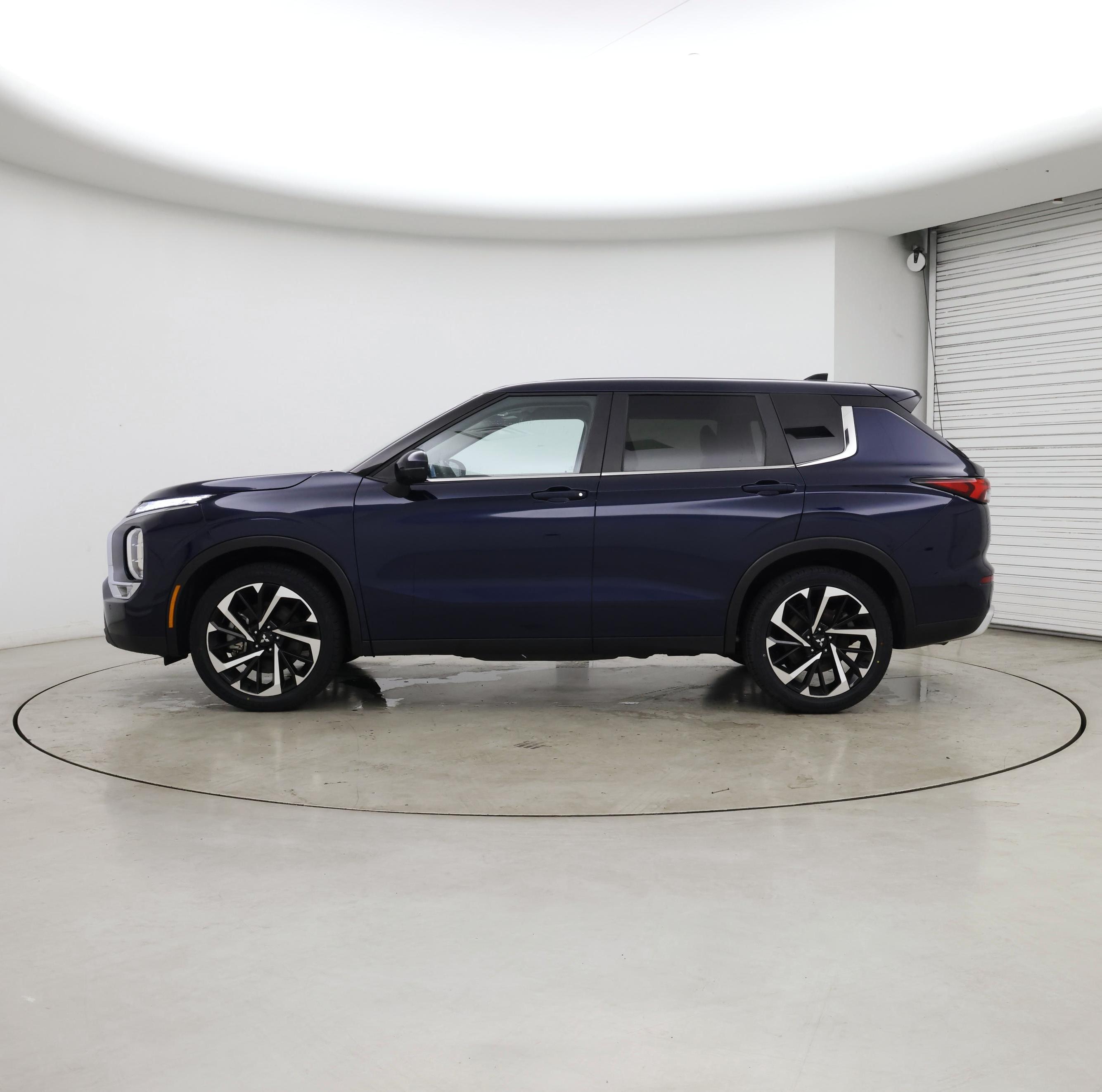 Thumbnail: 2024 Mitsubishi Outlander - 3