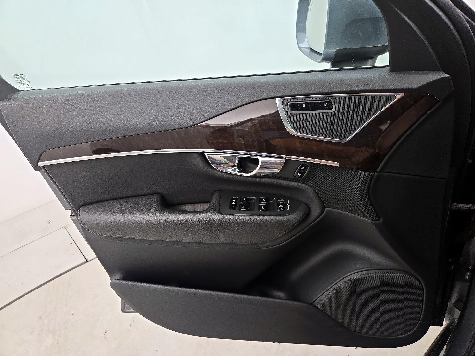 Thumbnail: 2016 Volvo XC90 - 12