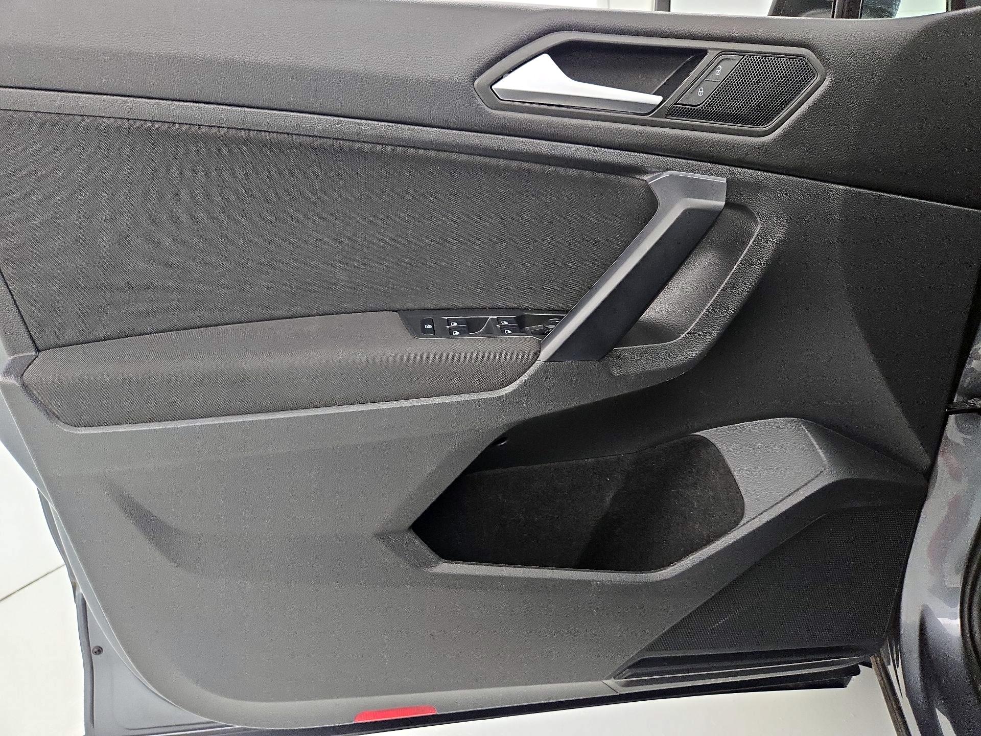Thumbnail: 2021 Volkswagen Tiguan - 12