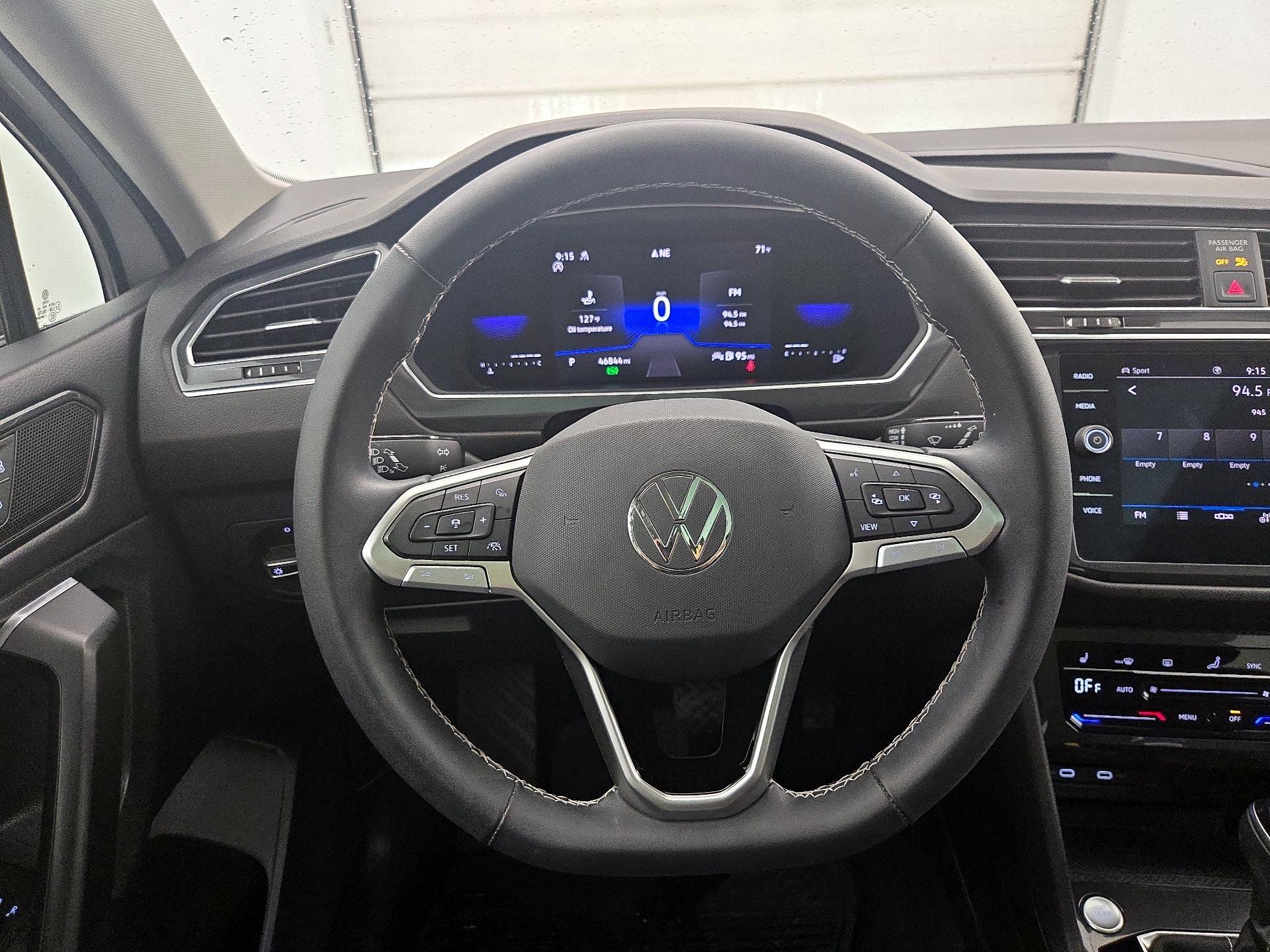Thumbnail: 2022 Volkswagen Tiguan - 10