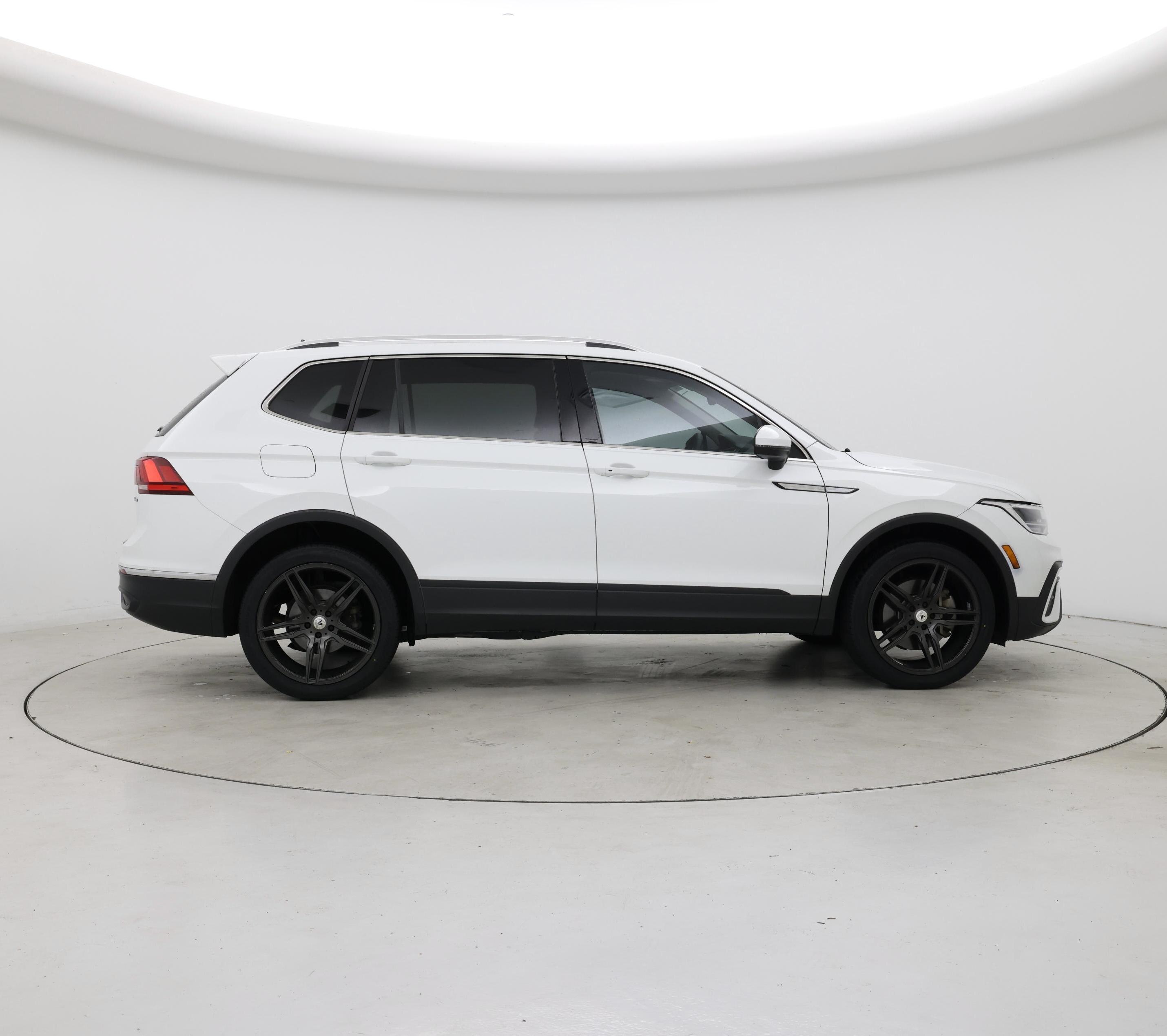Thumbnail: 2022 Volkswagen Tiguan - 7