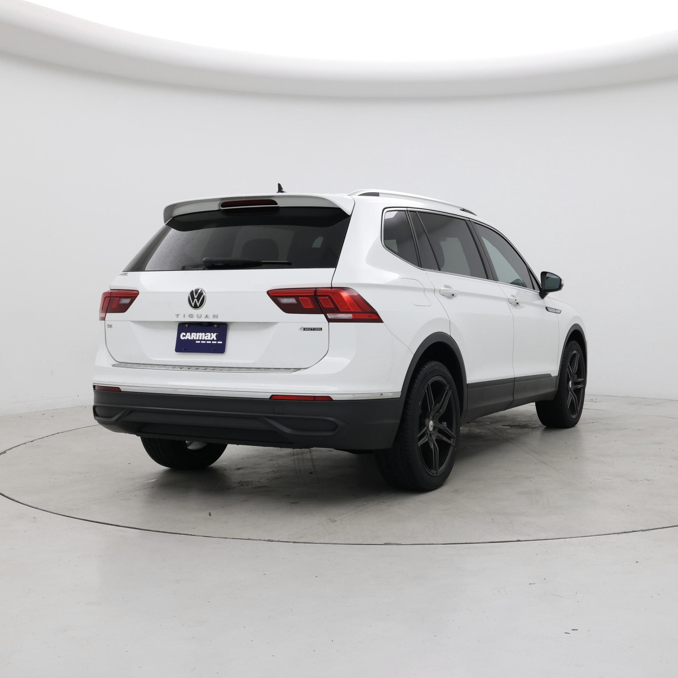 Thumbnail: 2022 Volkswagen Tiguan - 8