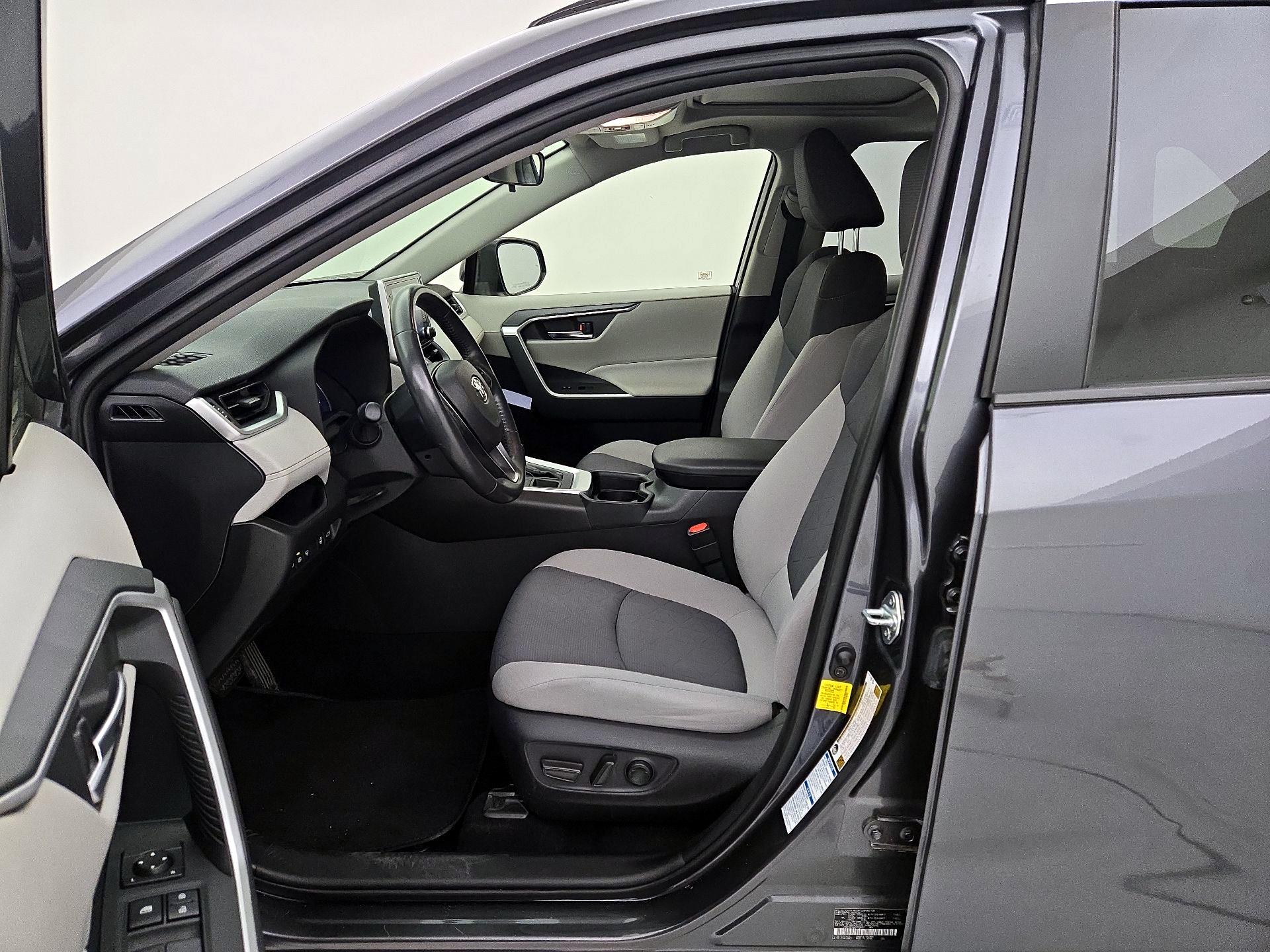 Thumbnail: 2019 Toyota RAV4 - 11