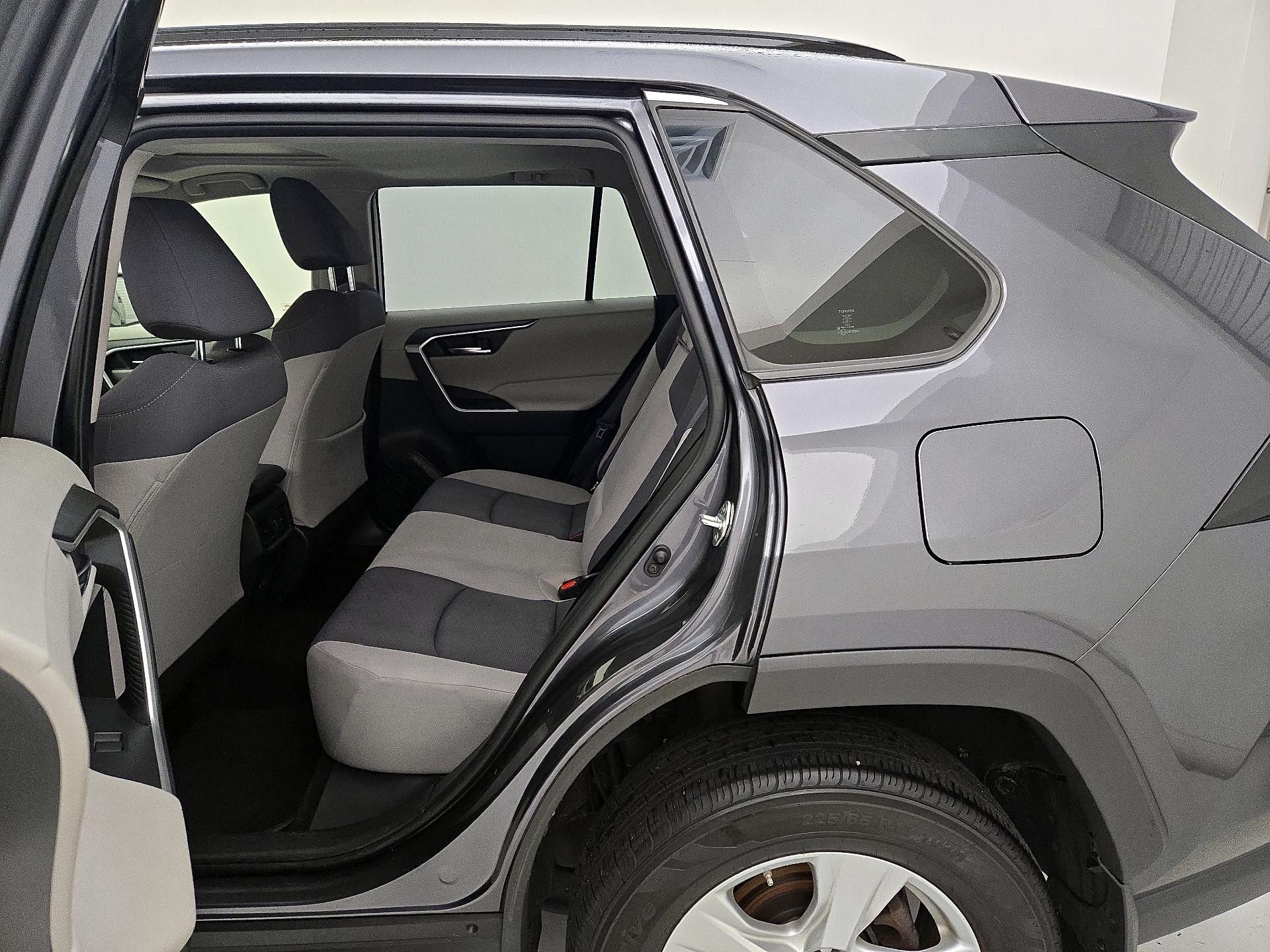 Thumbnail: 2019 Toyota RAV4 - 19