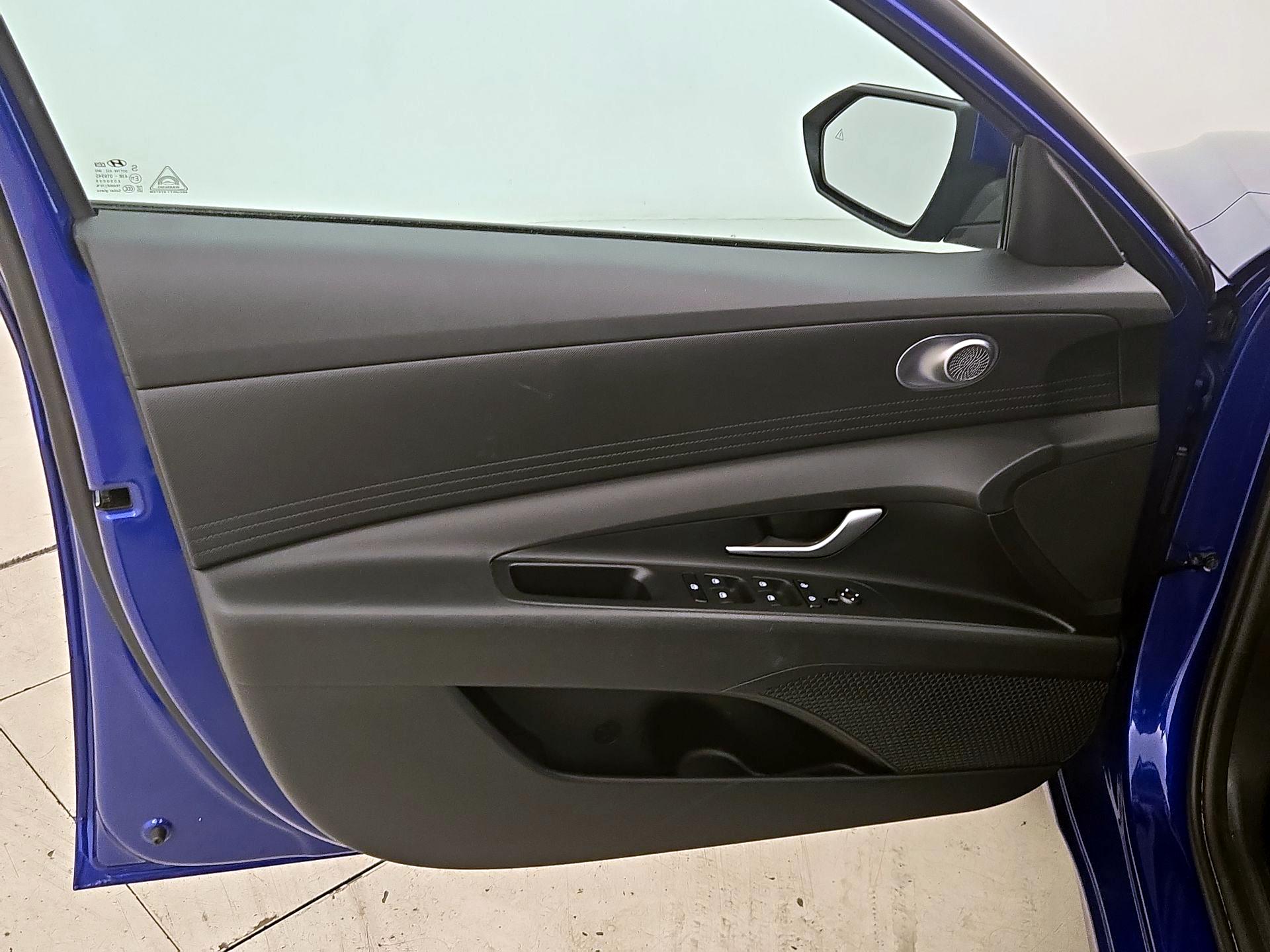 Thumbnail: 2023 Hyundai Elantra - 10
