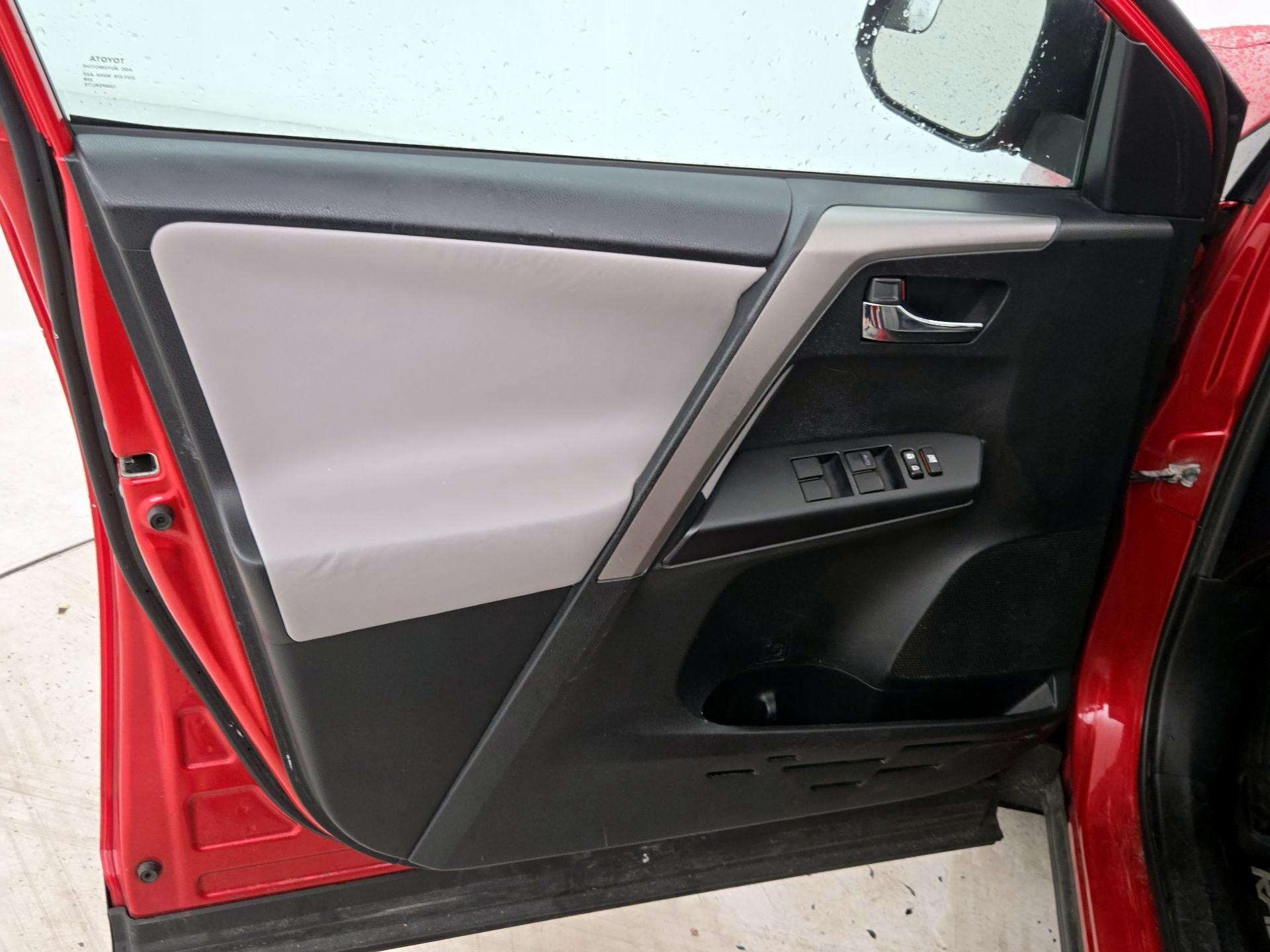 Thumbnail: 2016 Toyota RAV4 - 12