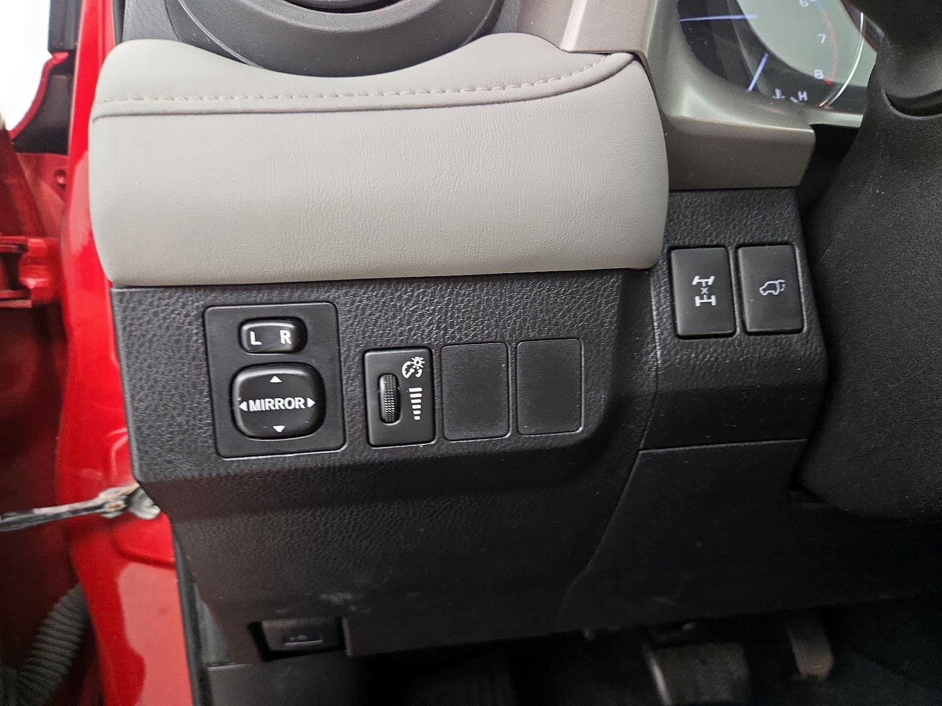 Thumbnail: 2016 Toyota RAV4 - 13