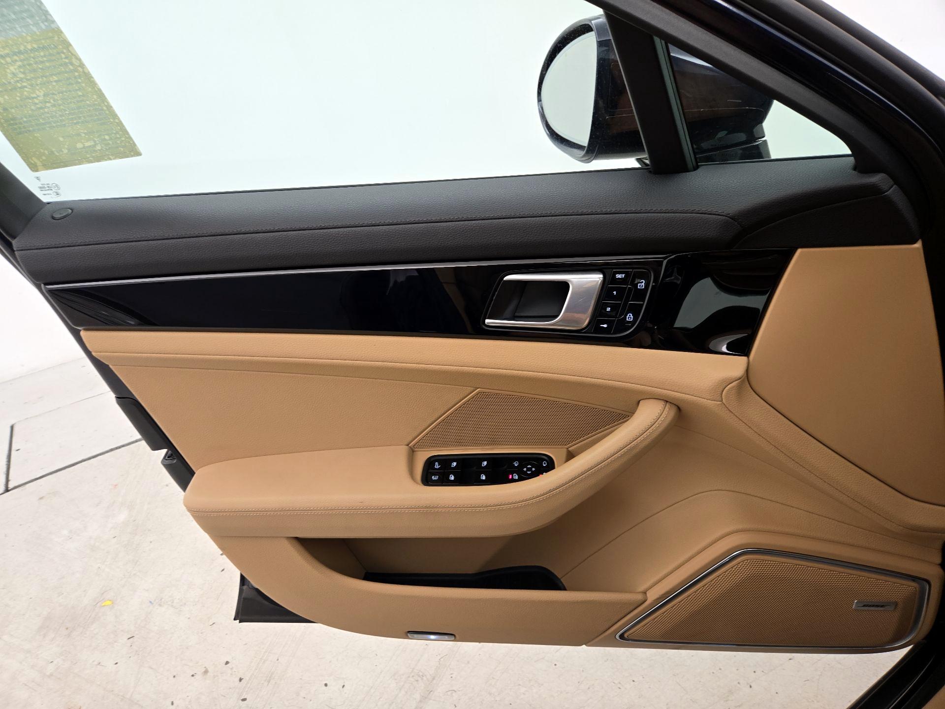Thumbnail: 2021 Porsche Panamera - 12