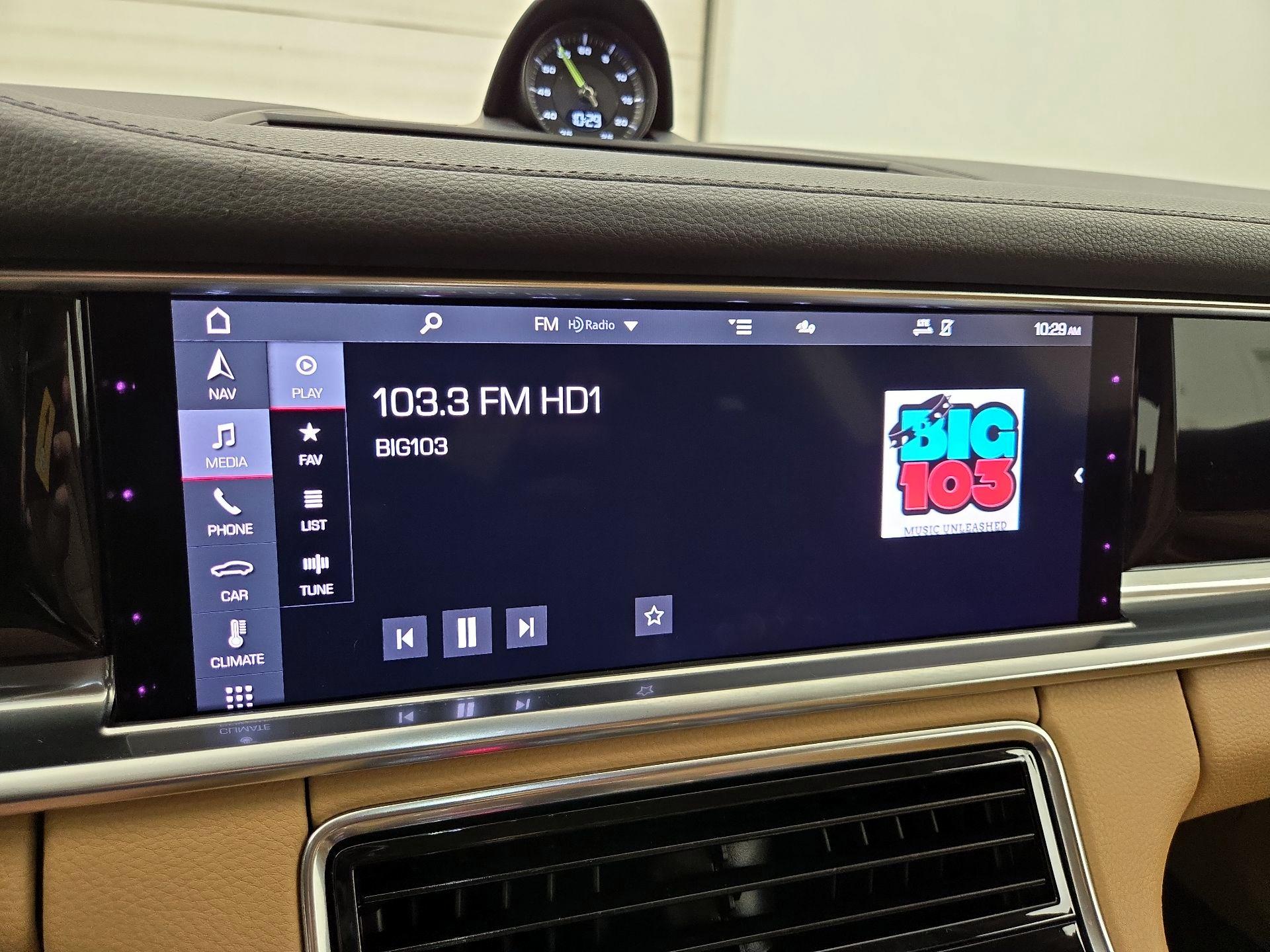 Thumbnail: 2021 Porsche Panamera - 16