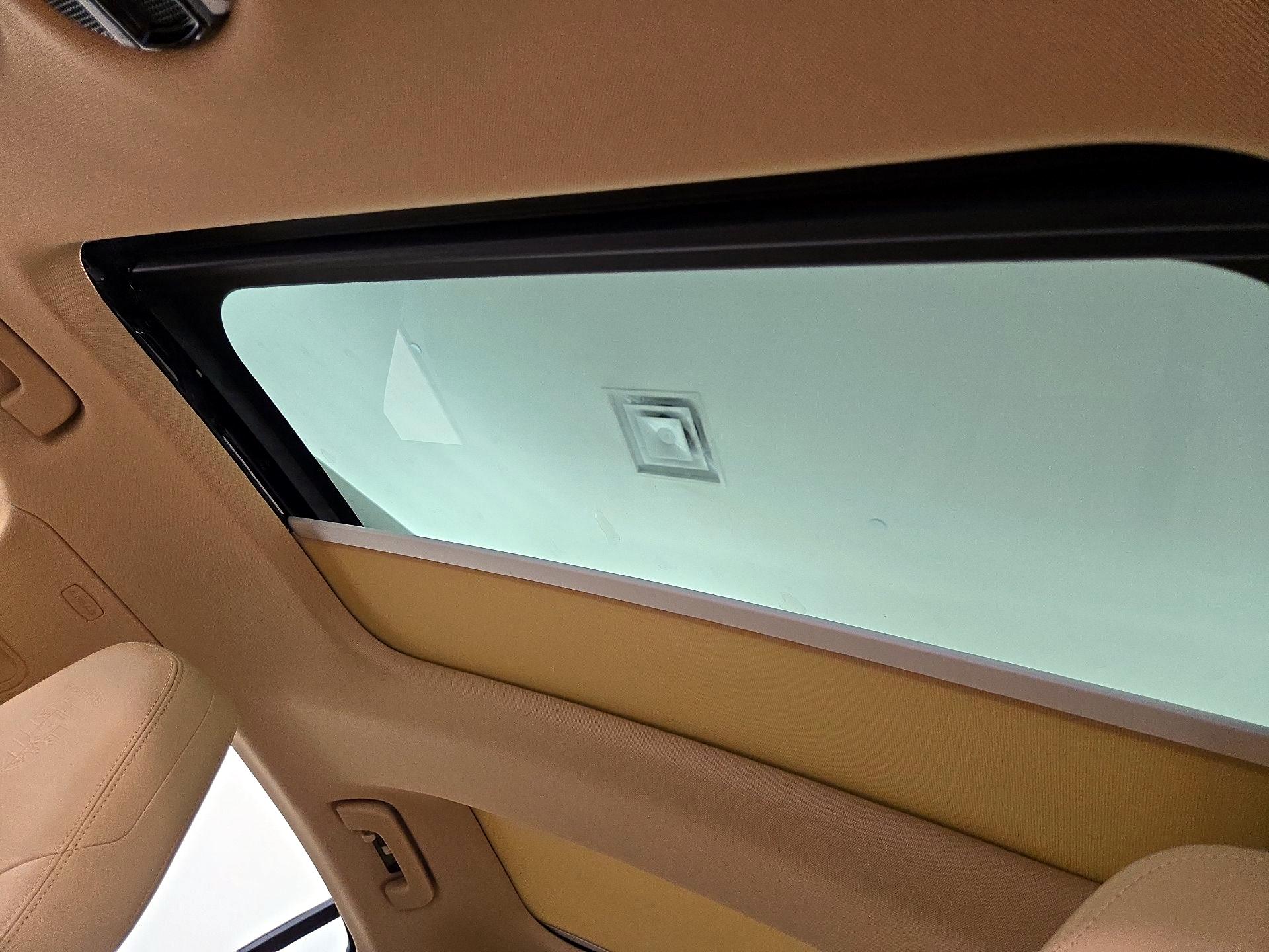 Thumbnail: 2021 Porsche Panamera - 20