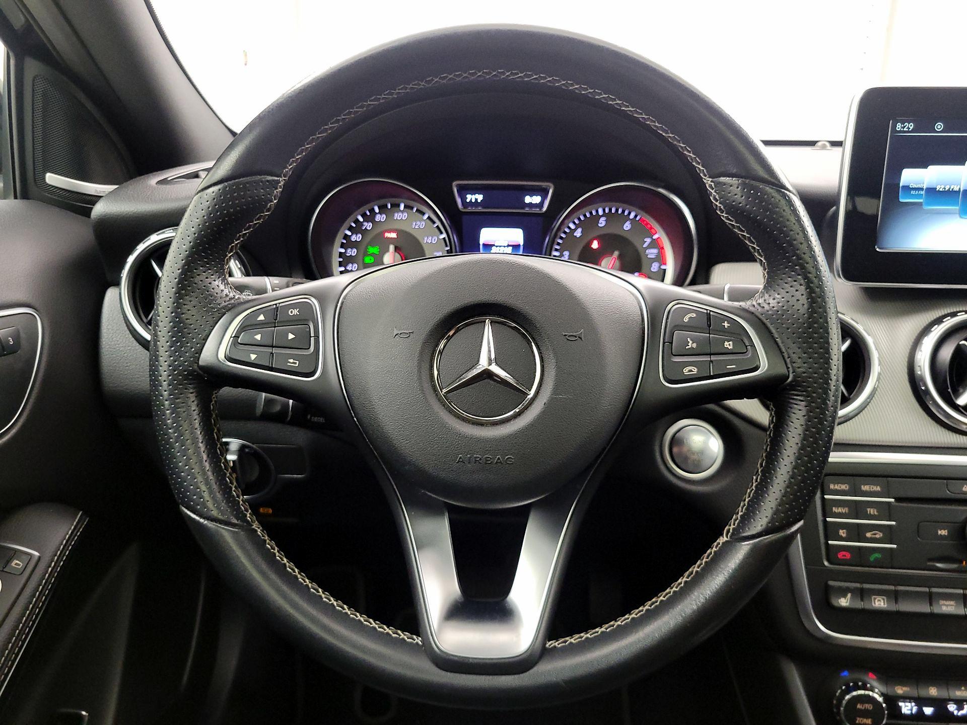 Thumbnail: 2017 Mercedes-Benz GLA - 10