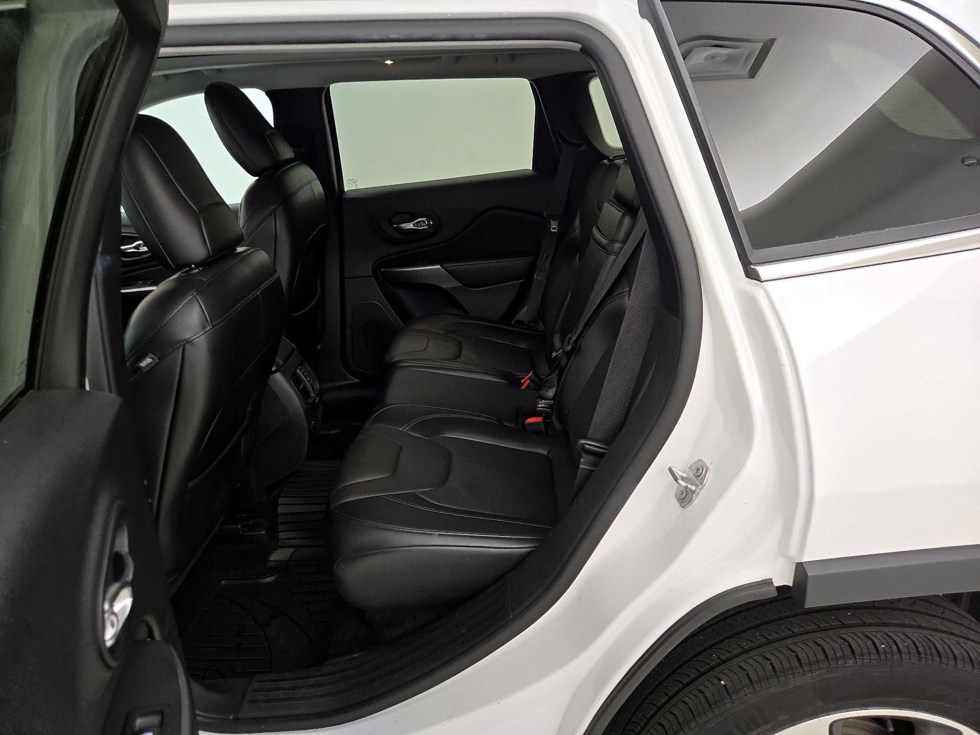 Thumbnail: 2019 Jeep Cherokee - 20