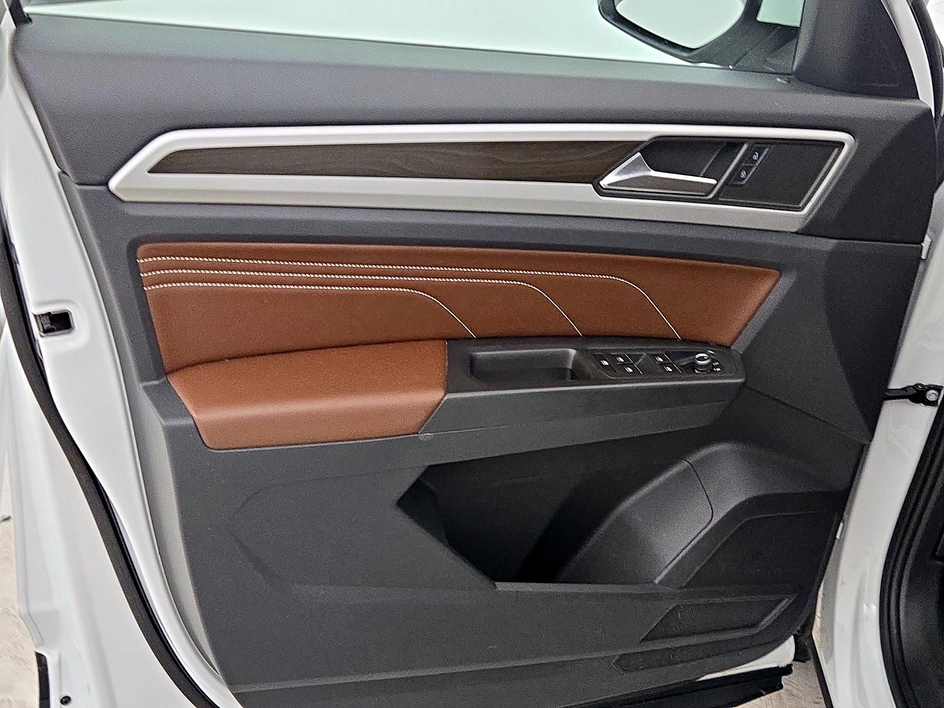 Thumbnail: 2022 Volkswagen Atlas - 12