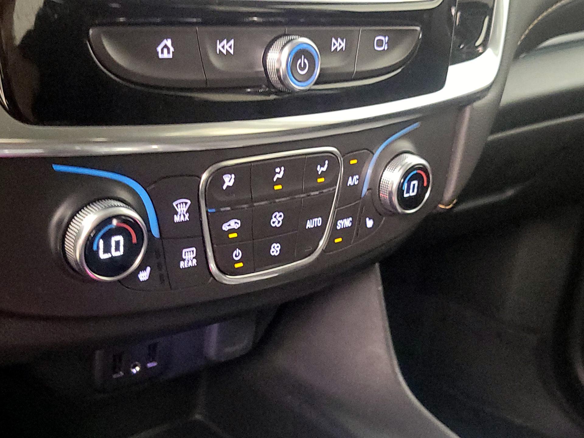 Thumbnail: 2019 Chevrolet Traverse - 16