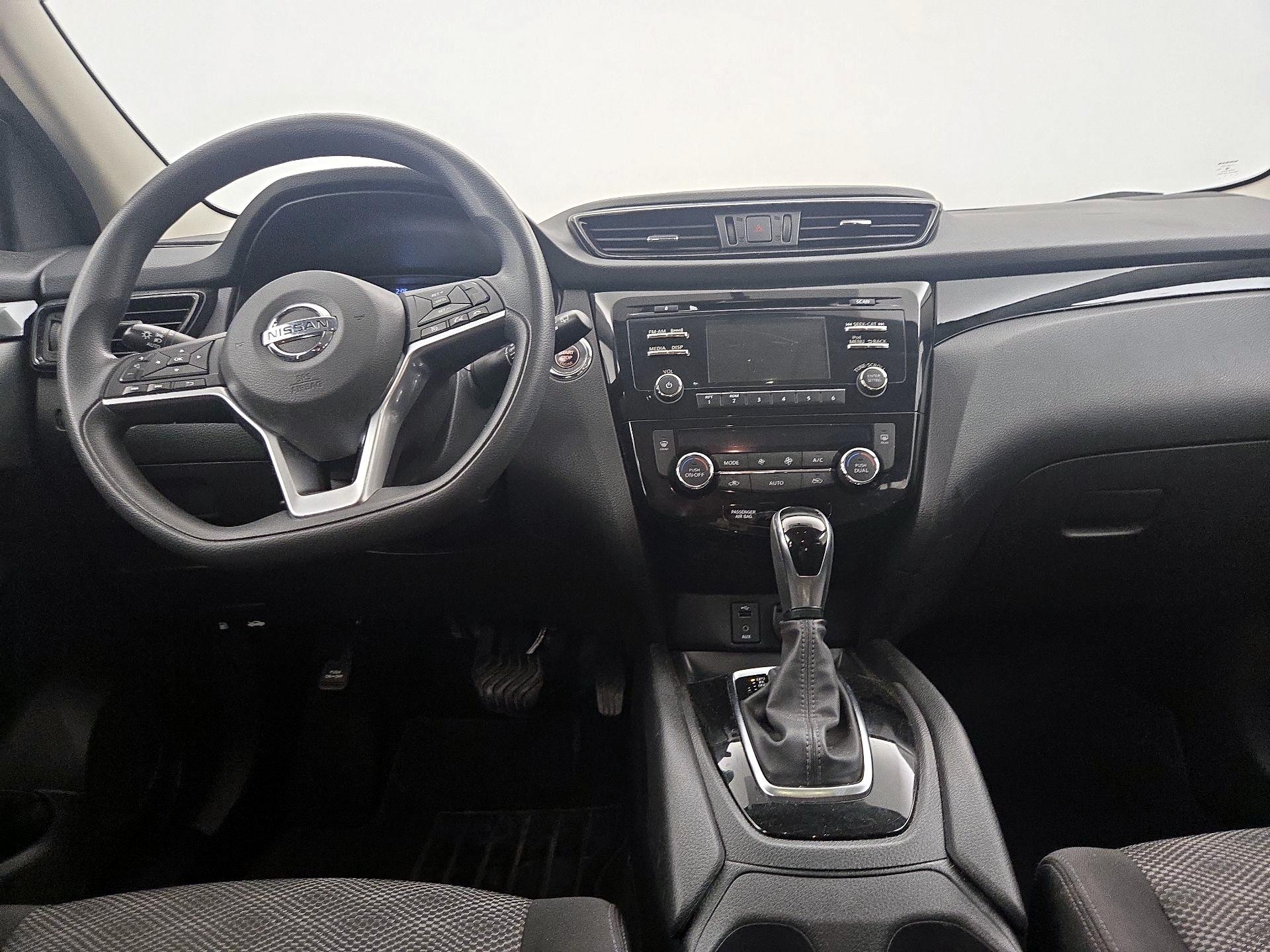 Thumbnail: 2017 Nissan Rogue Sport - 9