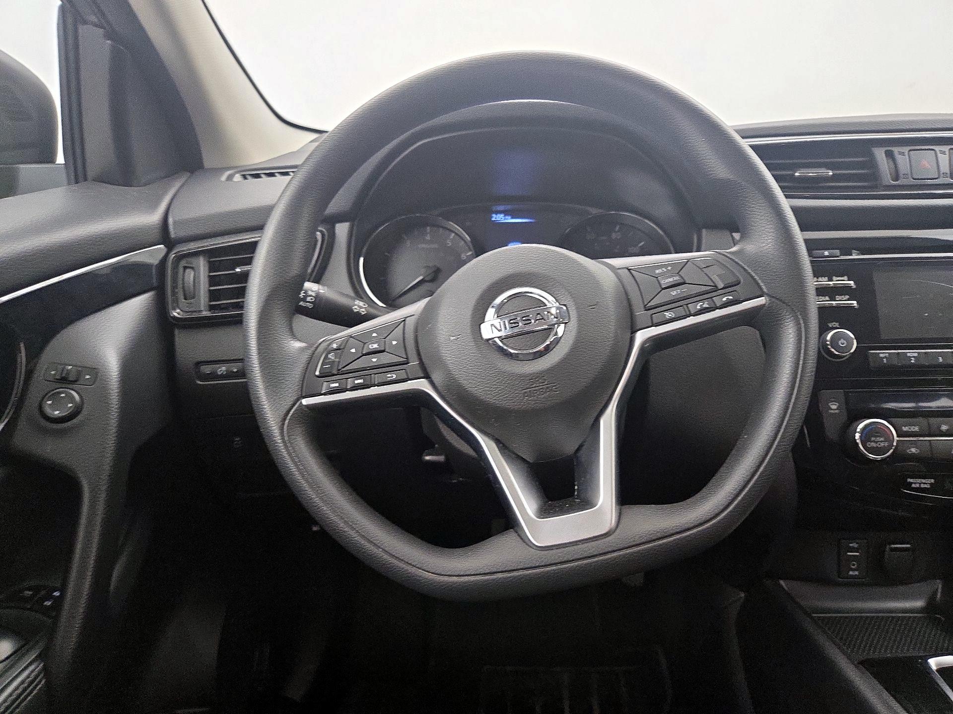 Thumbnail: 2017 Nissan Rogue Sport - 10