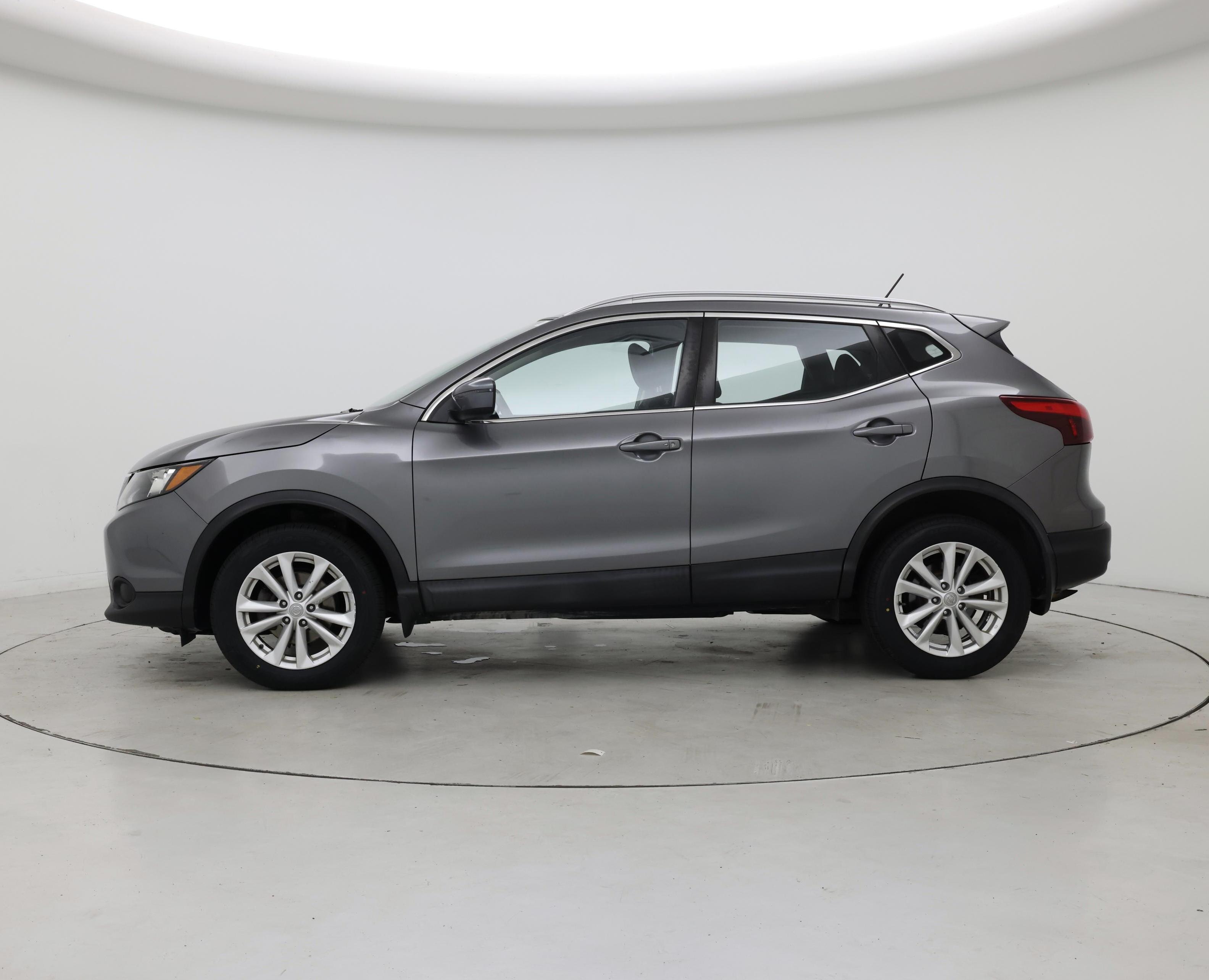 Thumbnail: 2017 Nissan Rogue Sport - 3