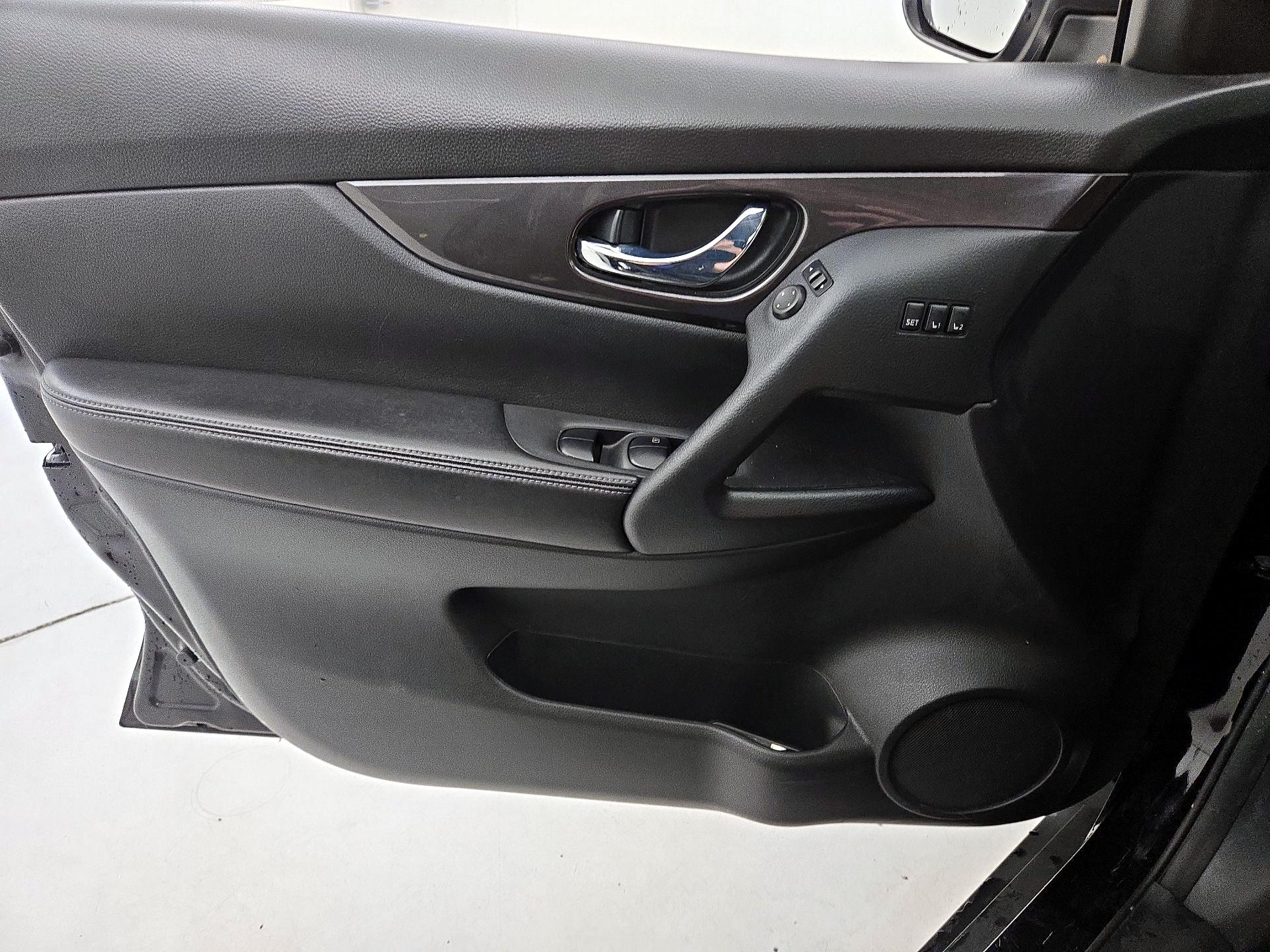 Thumbnail: 2019 Nissan Rogue - 12