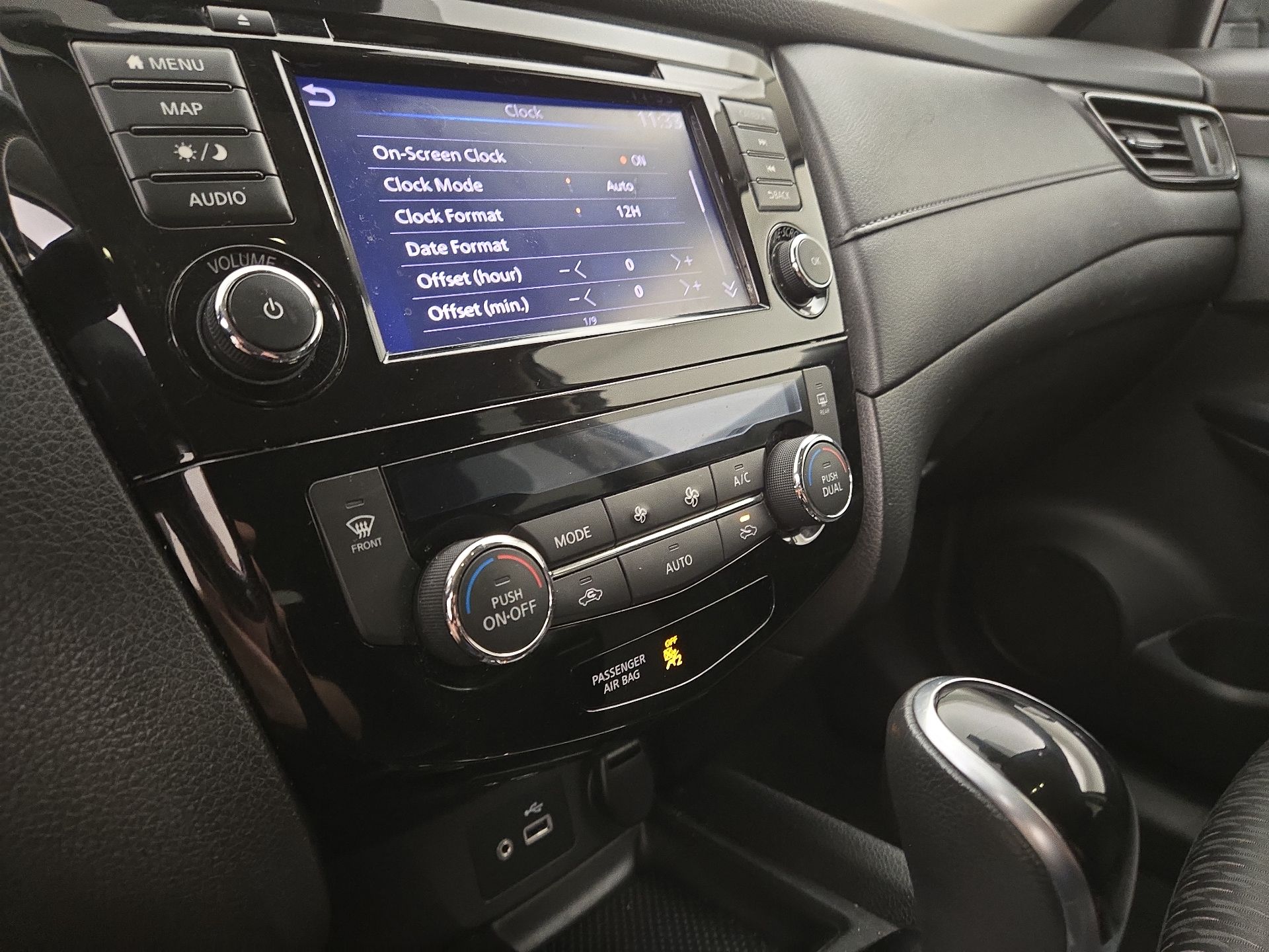 Thumbnail: 2019 Nissan Rogue - 17