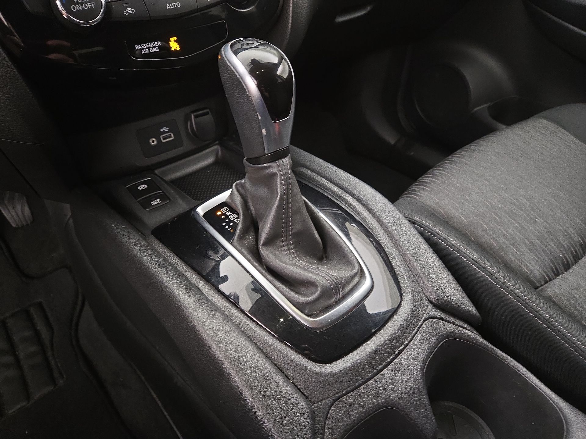 Thumbnail: 2019 Nissan Rogue - 18