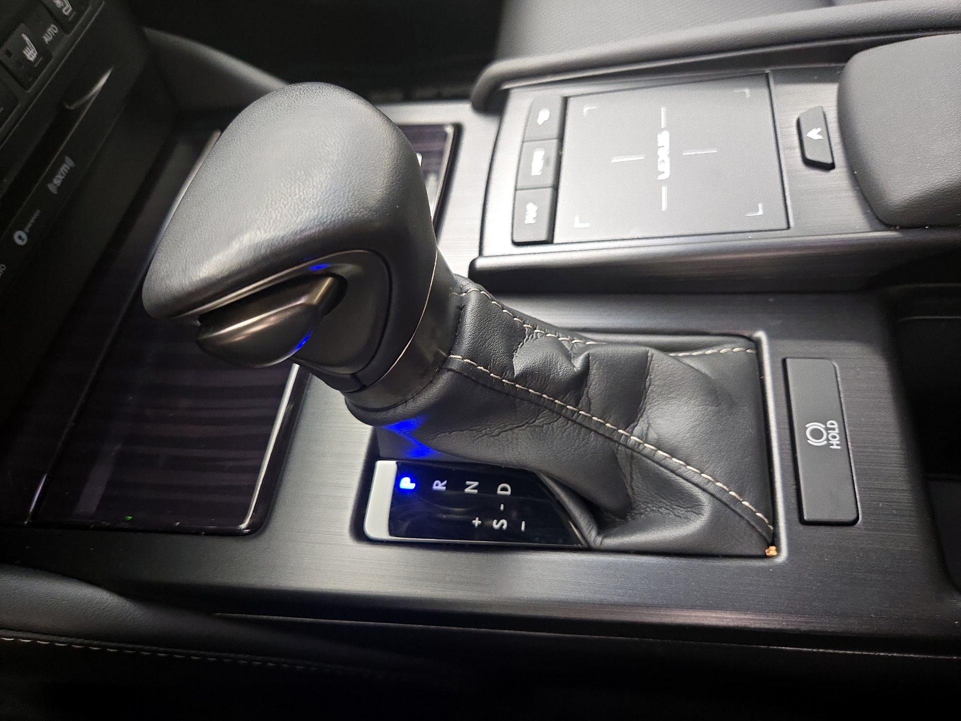 Thumbnail: 2019 Lexus ES - 18