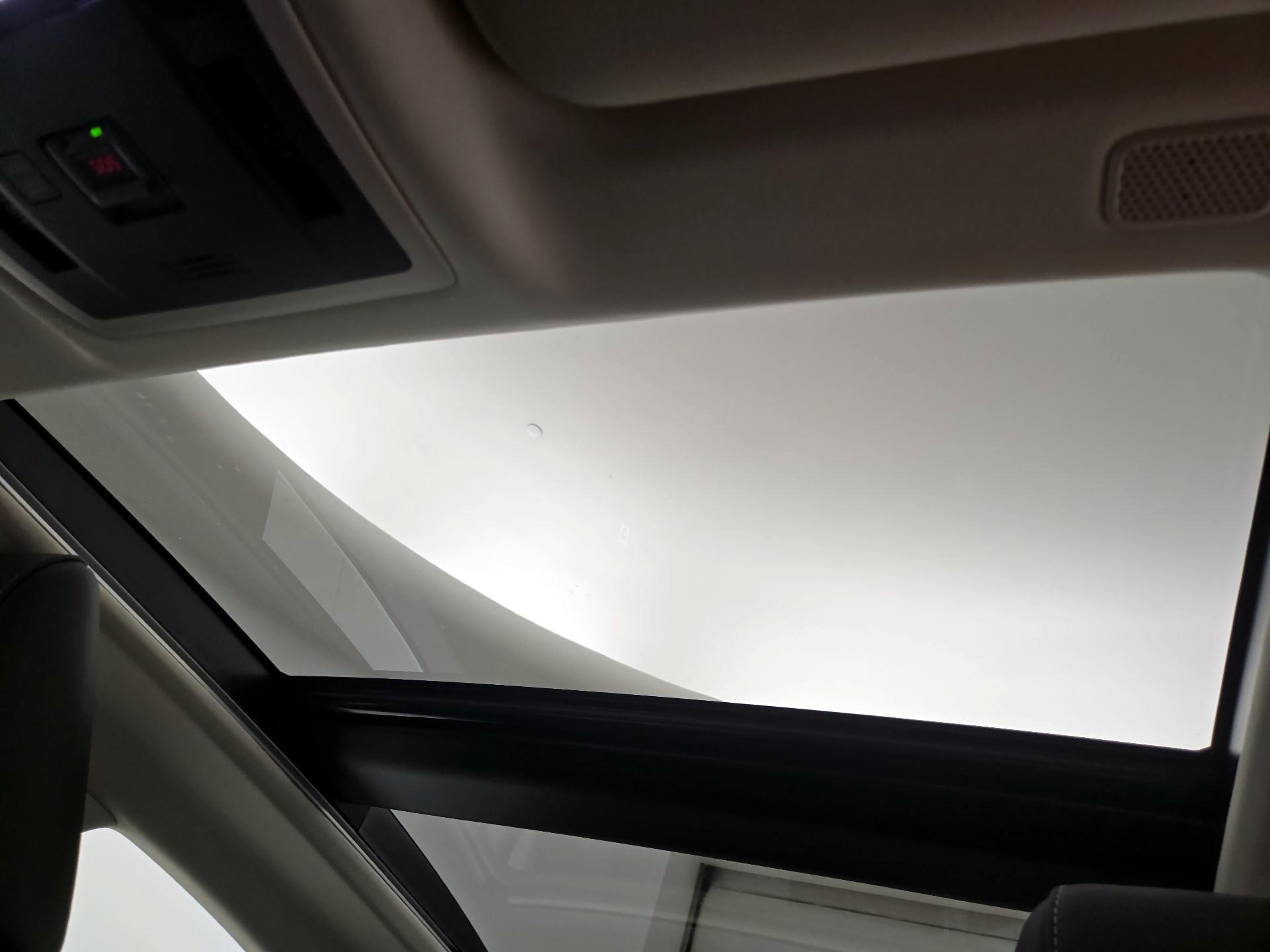 Thumbnail: 2019 Lexus ES - 20