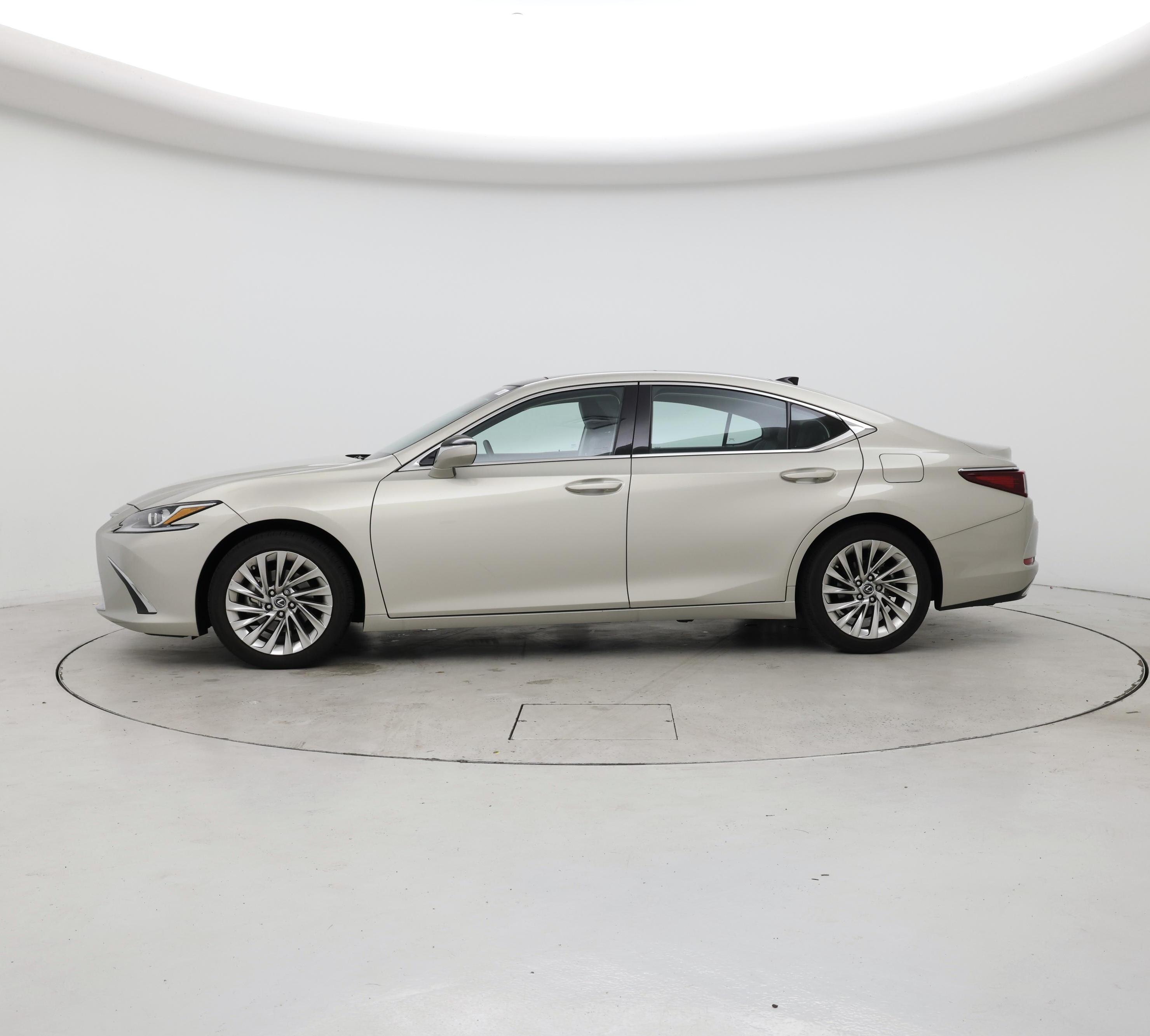 Thumbnail: 2019 Lexus ES - 3