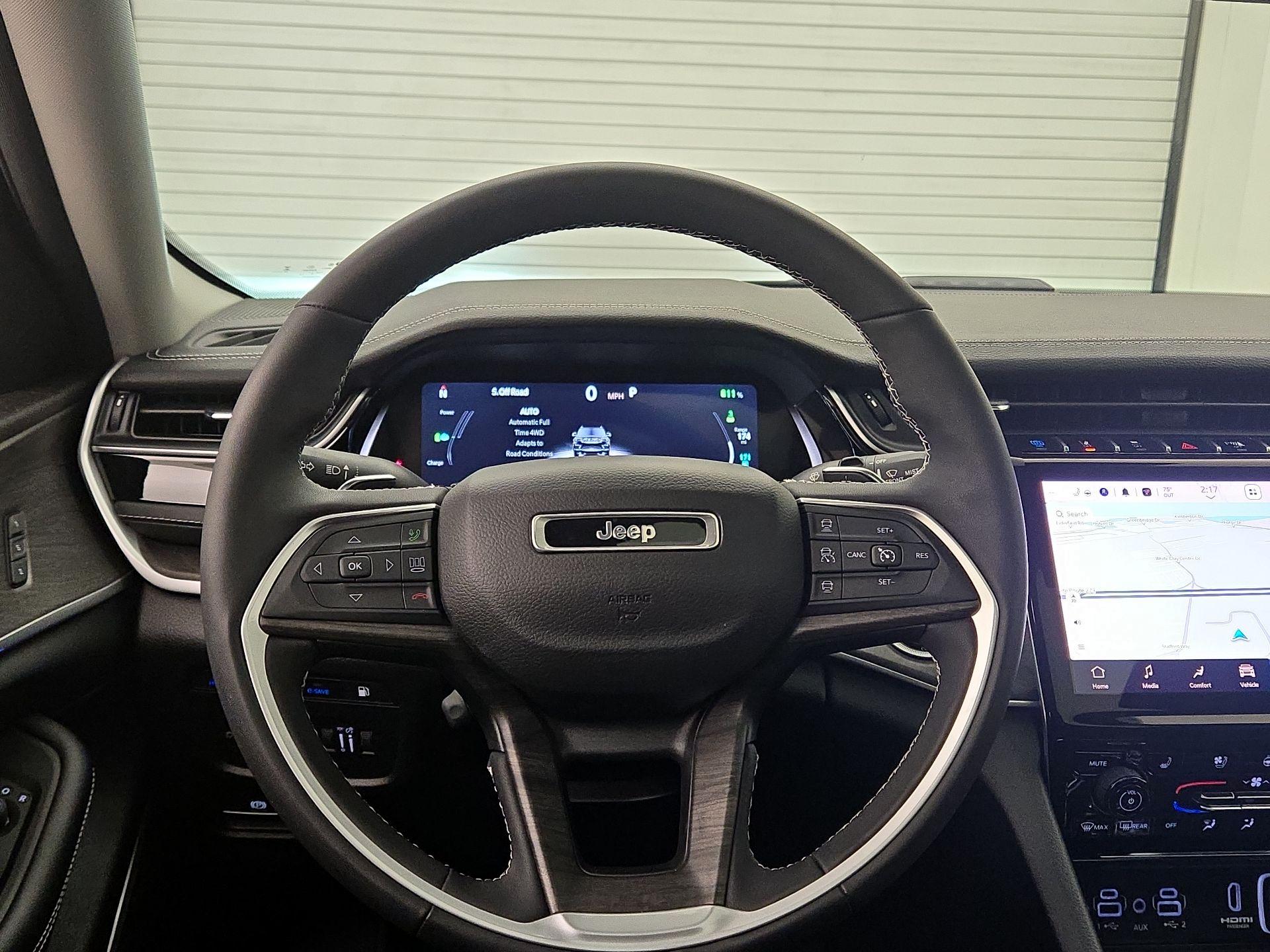 Thumbnail: 2023 Jeep Grand Cherokee - 10