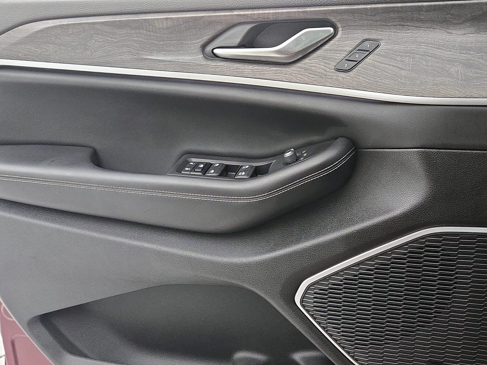Thumbnail: 2023 Jeep Grand Cherokee - 12