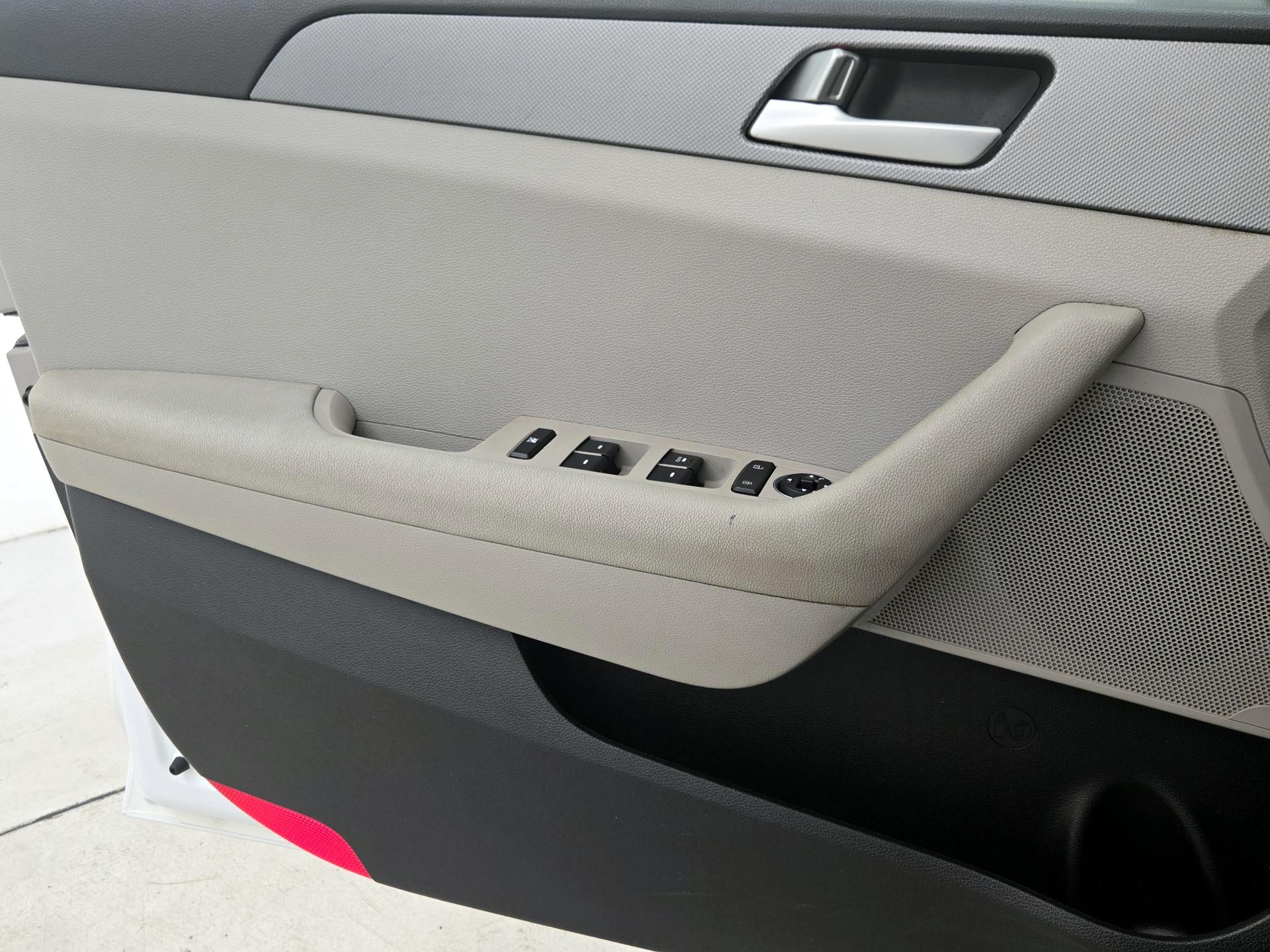 Thumbnail: 2016 Hyundai Sonata - 12