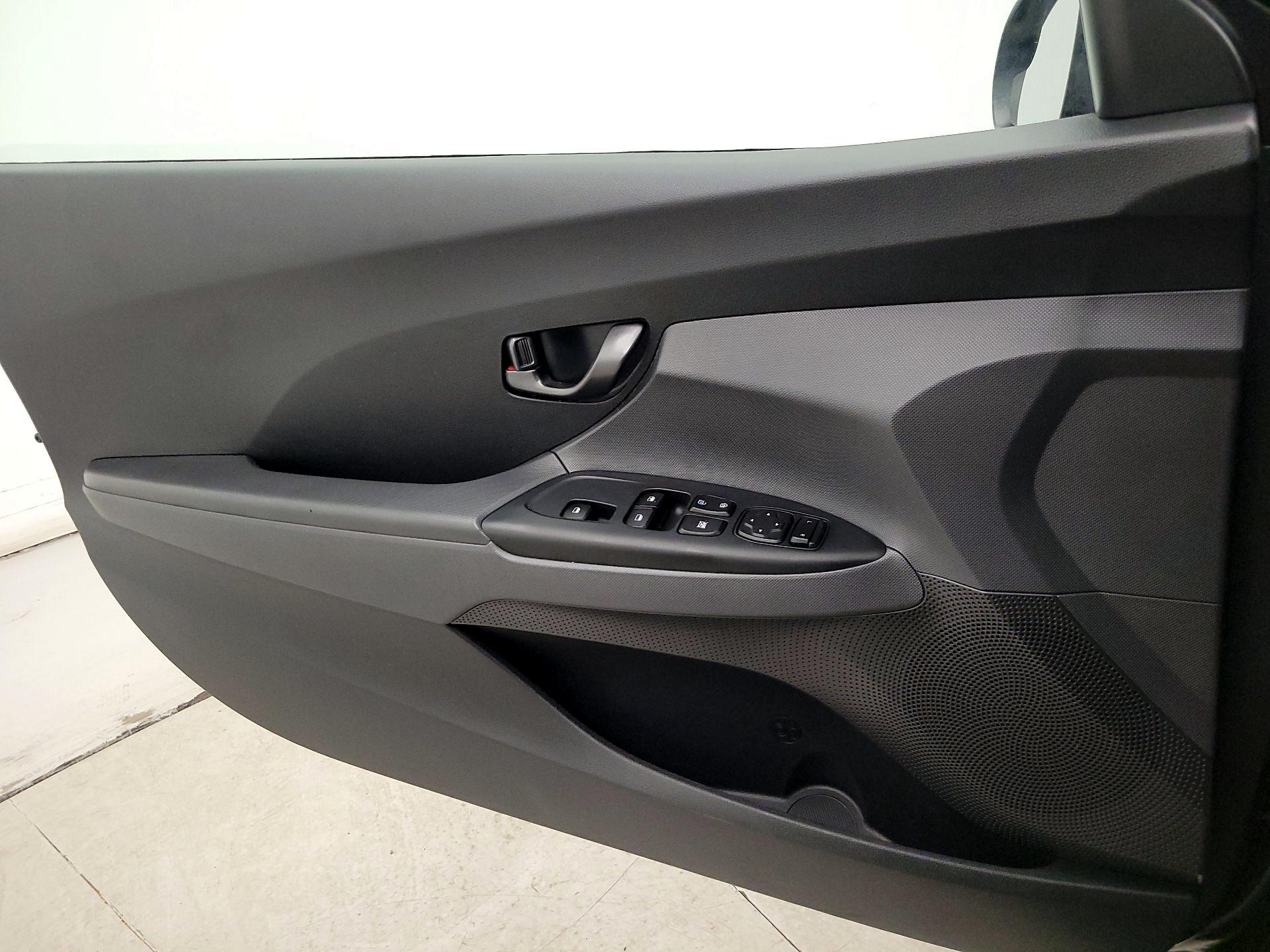 Thumbnail: 2020 Hyundai Veloster - 12