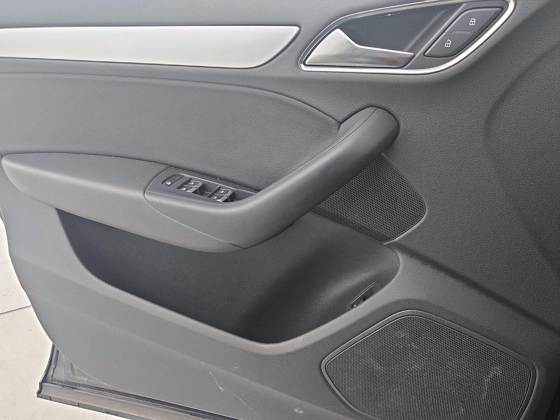 Thumbnail: 2015 Audi Q3 - 12