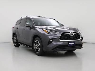 Gray 2022 Toyota Highlander XLE