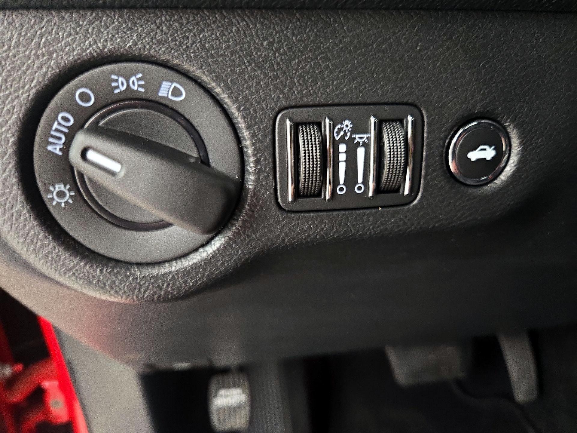 Thumbnail: 2019 Dodge Challenger - 13