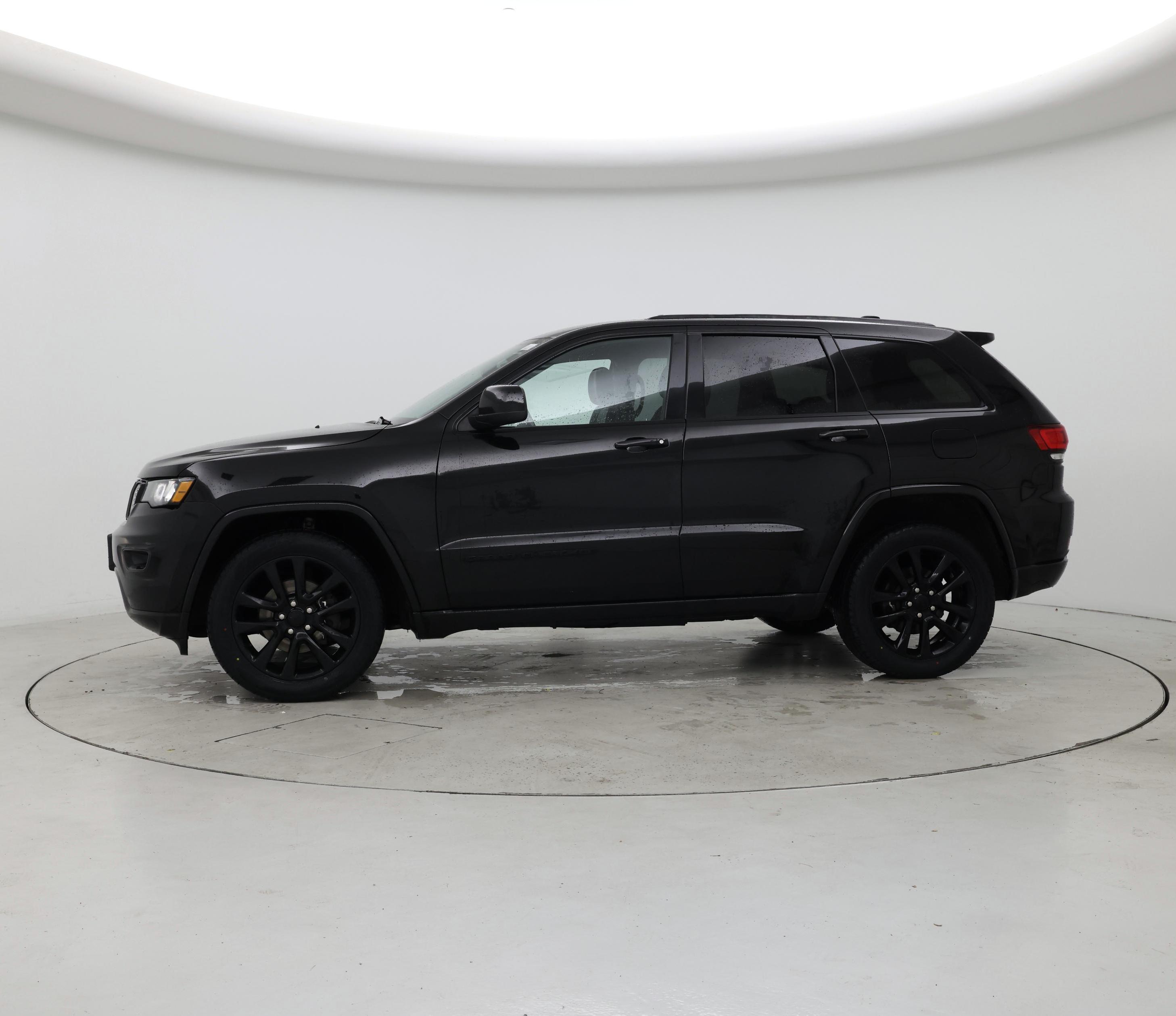 Thumbnail: 2018 Jeep Grand Cherokee - 3