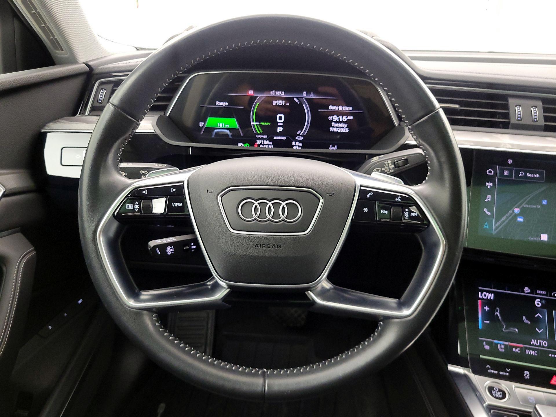 Thumbnail: 2021 Audi e-tron S - 10